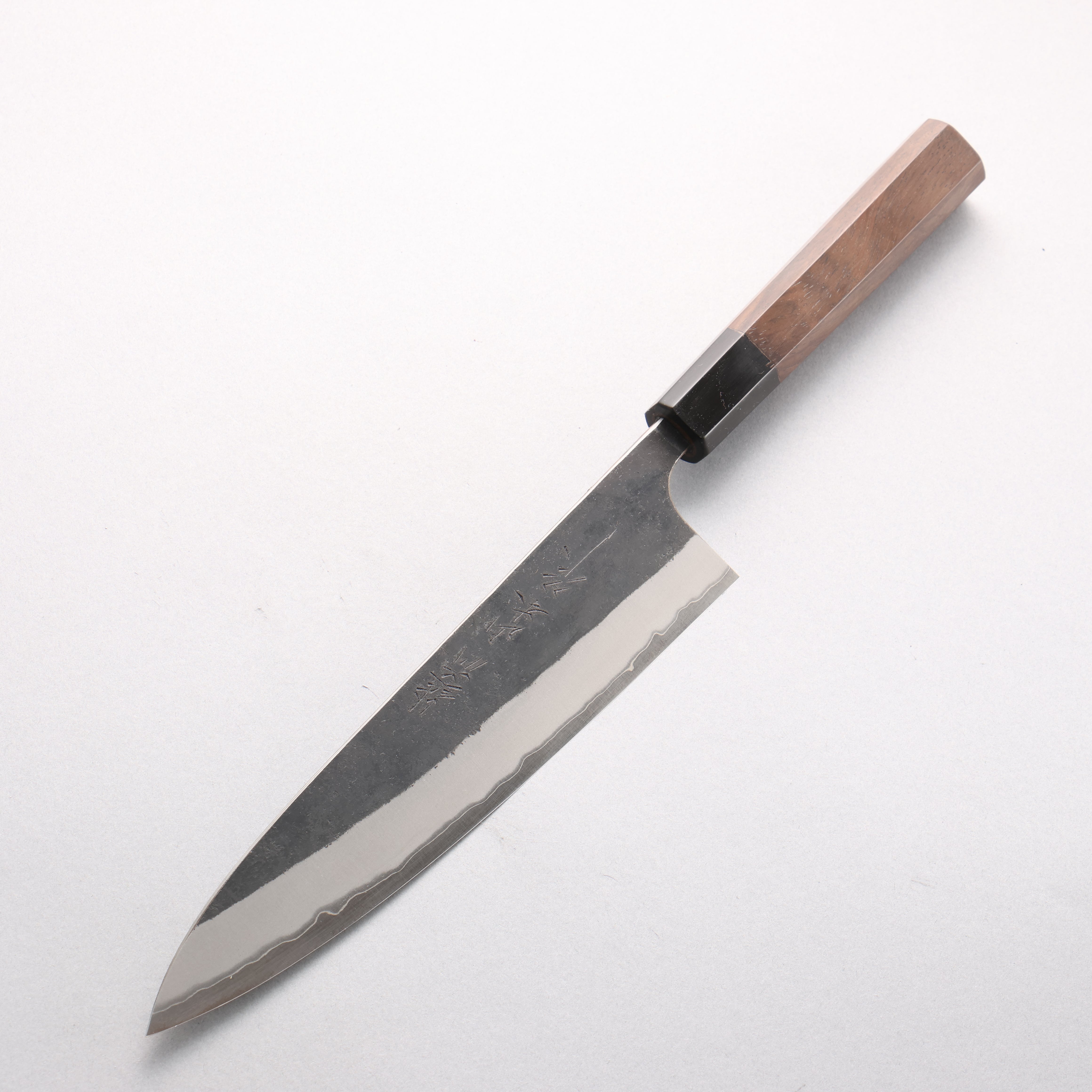 山本 直 青スーパー鋼 黒打 牛刀包丁 210mm ウォルナット柄 - 清助刃物