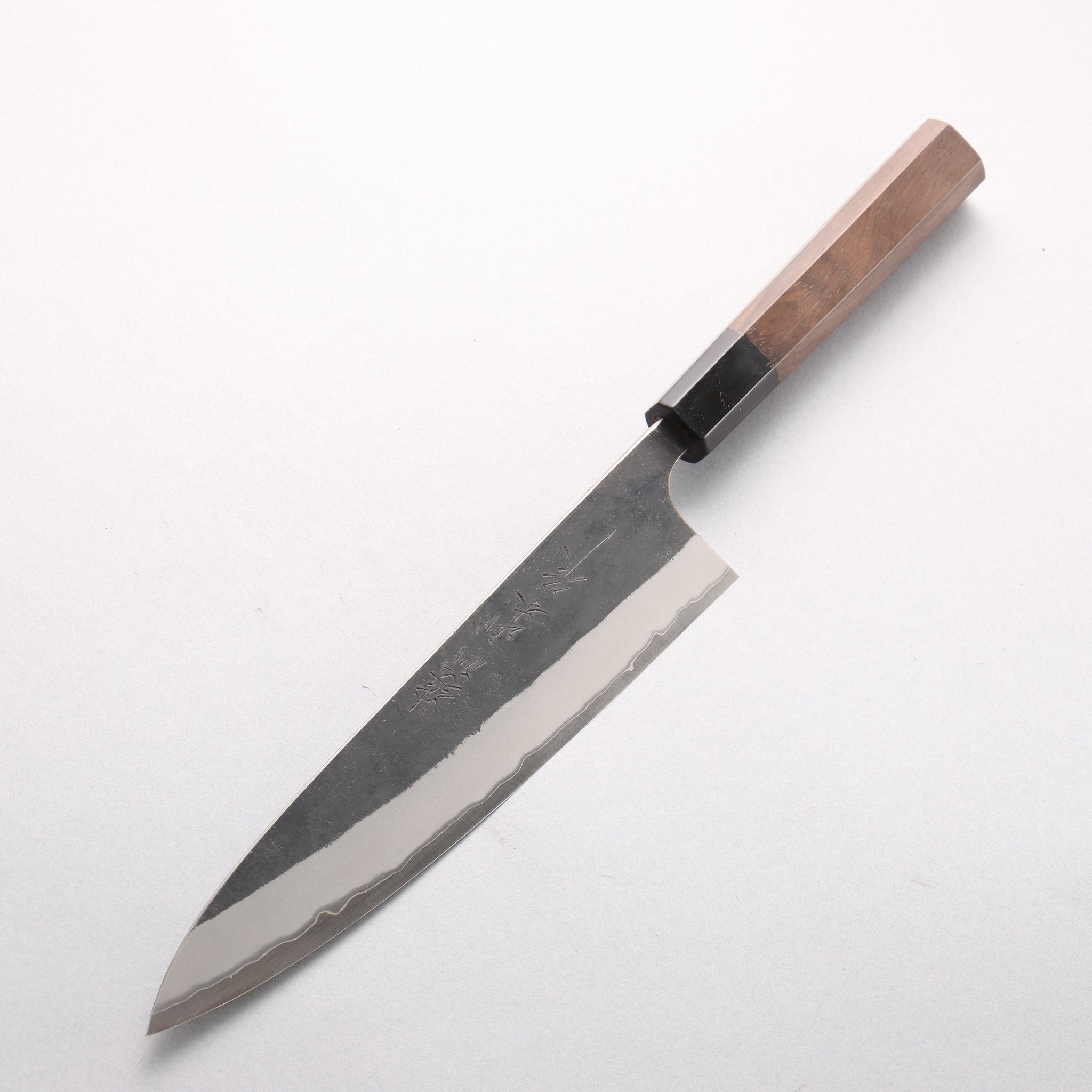 山本 直 青スーパー鋼 黒打 牛刀包丁 210mm ウォルナット柄 - 清助刃物