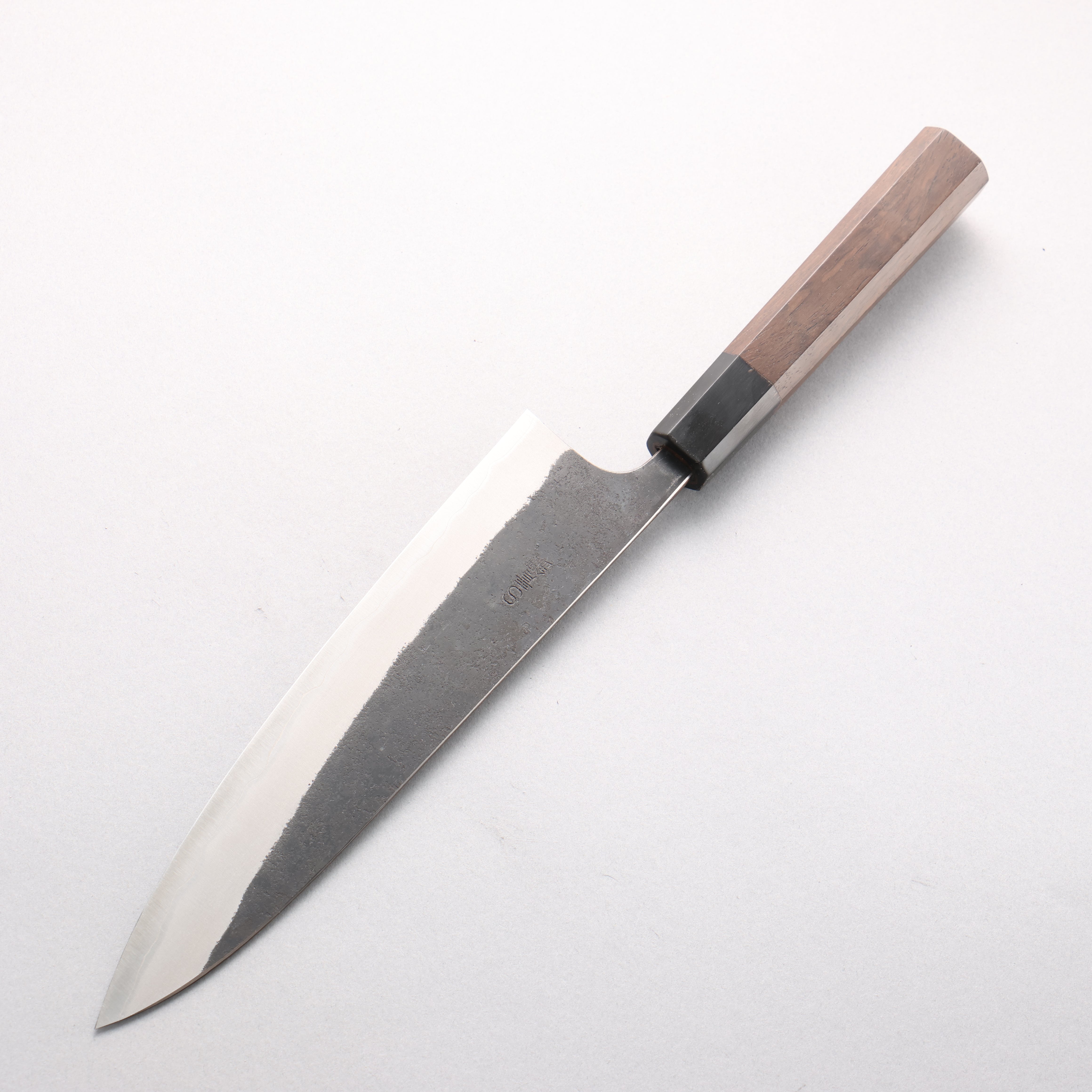 山本 直 青スーパー鋼 黒打 牛刀包丁 210mm ウォルナット柄 - 清助刃物