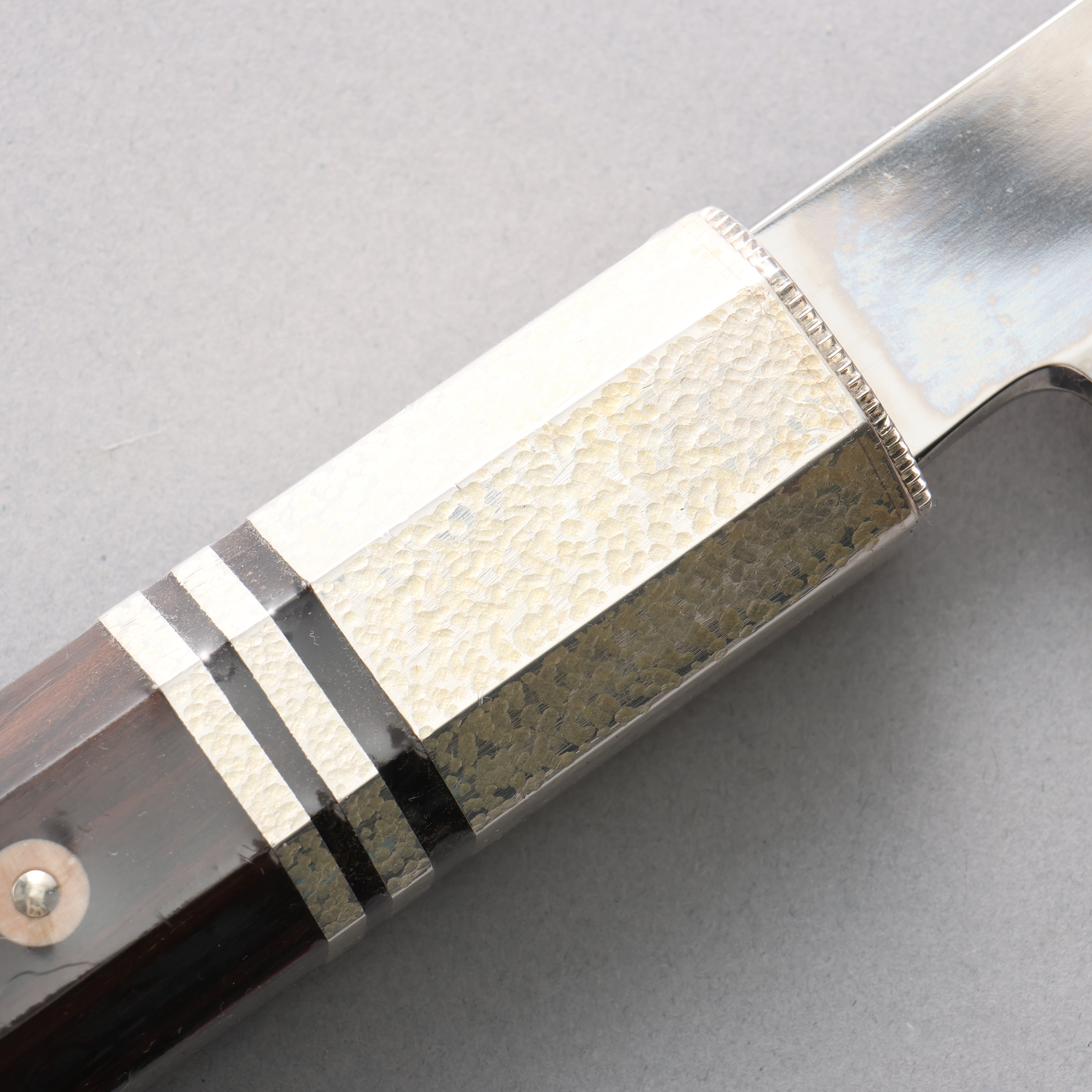 堺 孝行 本焼き 銀三鋼 鏡面仕上げ 先丸柳刃包丁 510mm 黒檀 （上下銀口輪）柄 鞘付き - 清助刃物