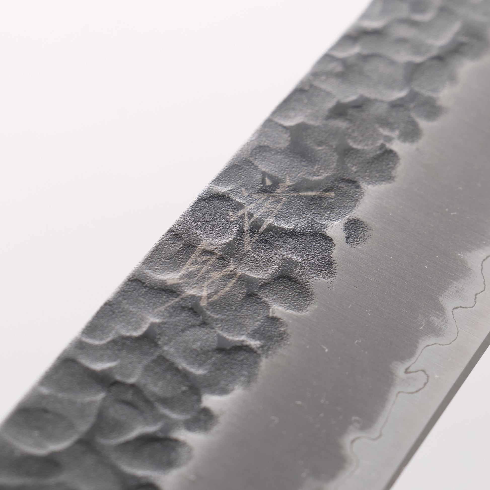 清助 黒白 青スーパー鋼 鎚目 黒打 筋引包丁 240mm 紫檀柄 - 清助刃物