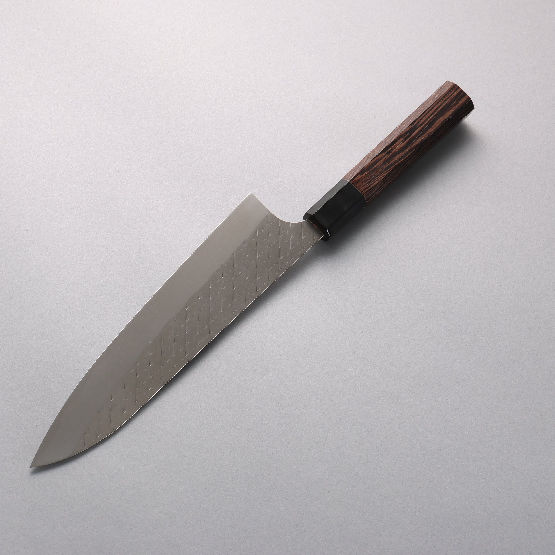 尾形 峻吾 SPG STRIX 鎚目 ダマスカス 牛刀包丁 210mm ウエンジ (口輪：黒水牛角) 柄