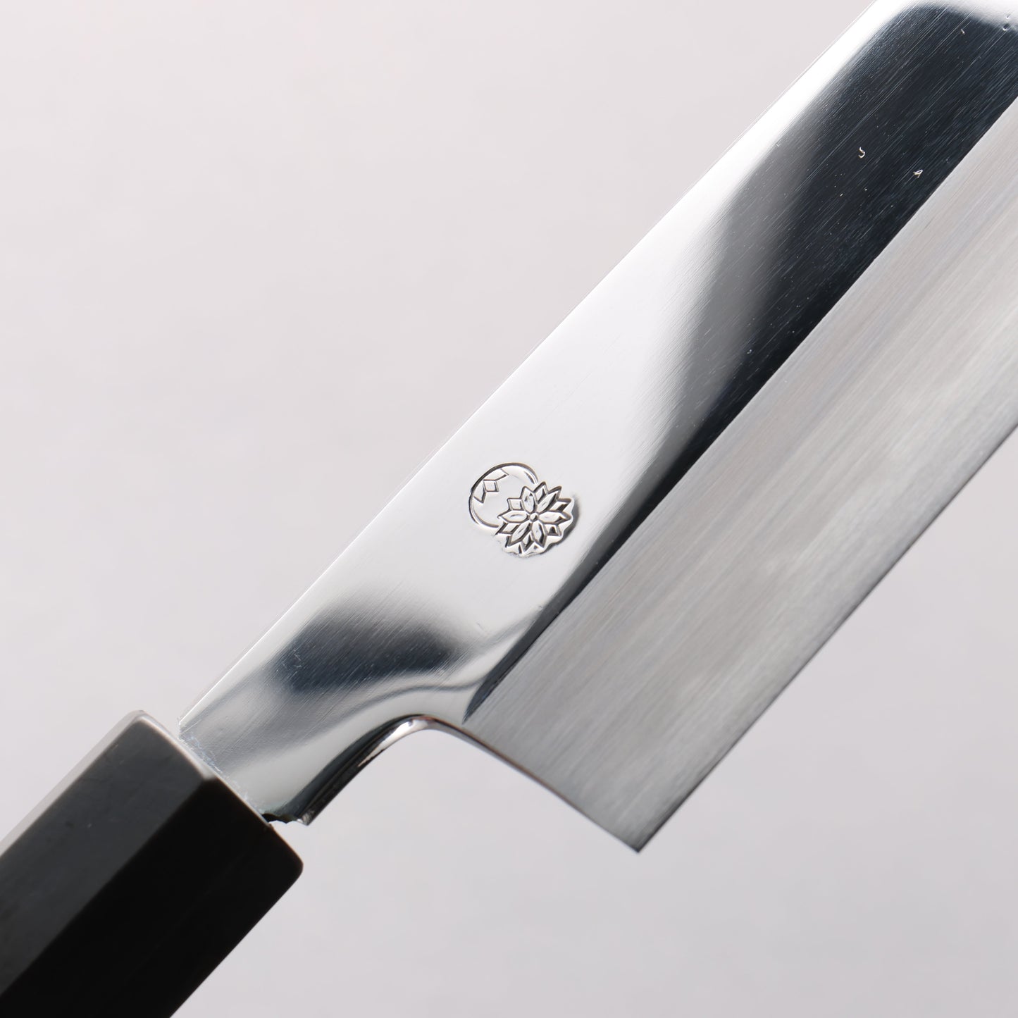 重陽 白鋼 鏡面仕上げ 三徳包丁 180mm 黒檀　(口輪：黒水牛)柄