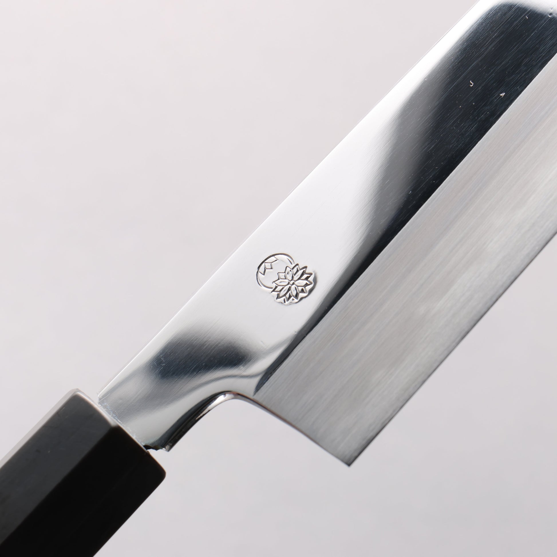 重陽 白鋼 鏡面仕上げ 三徳包丁 180mm 黒檀　(口輪：黒水牛)柄