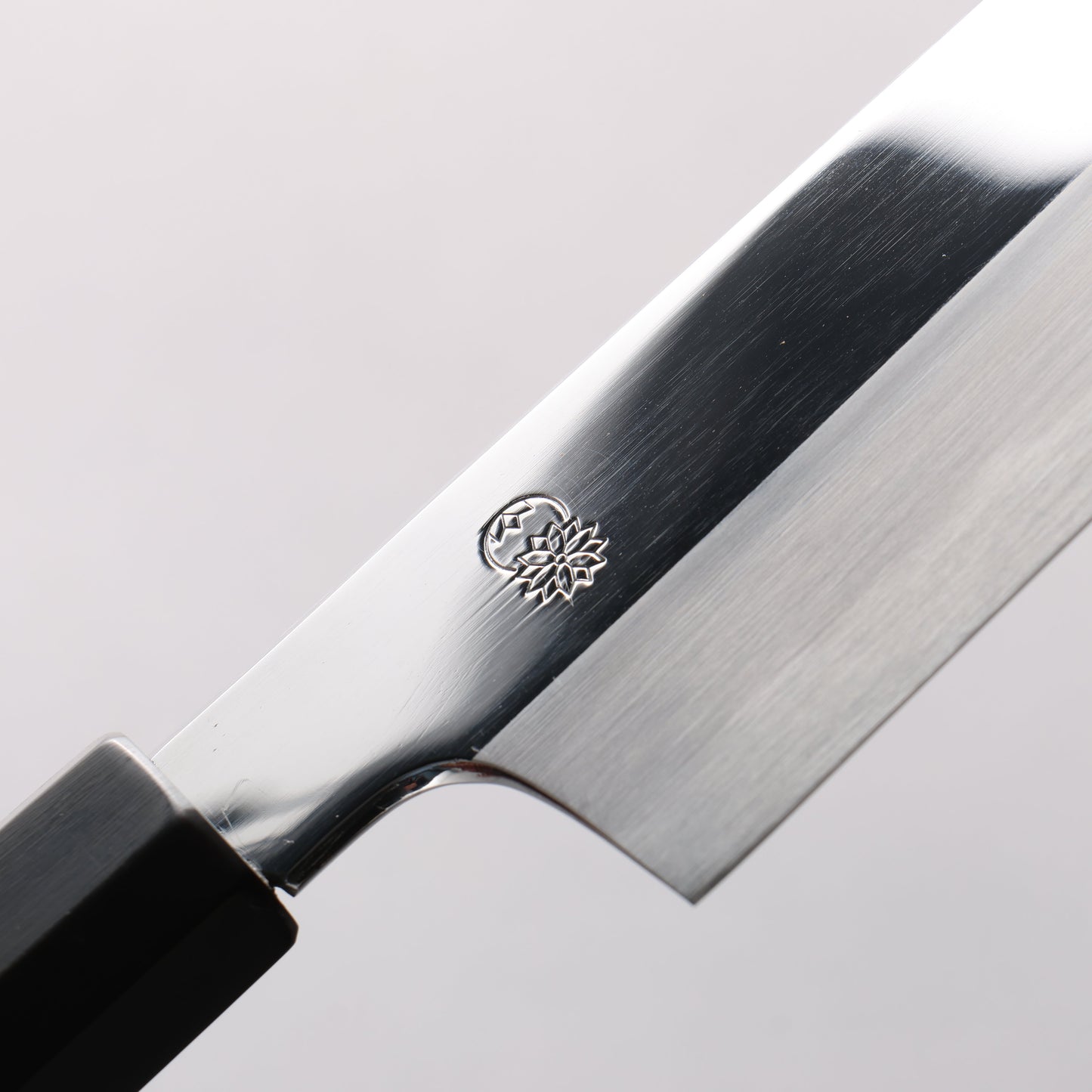 重陽 白鋼 鏡面仕上げ 切付牛刀包丁 210mm 黒檀　(口輪：黒水牛)柄
