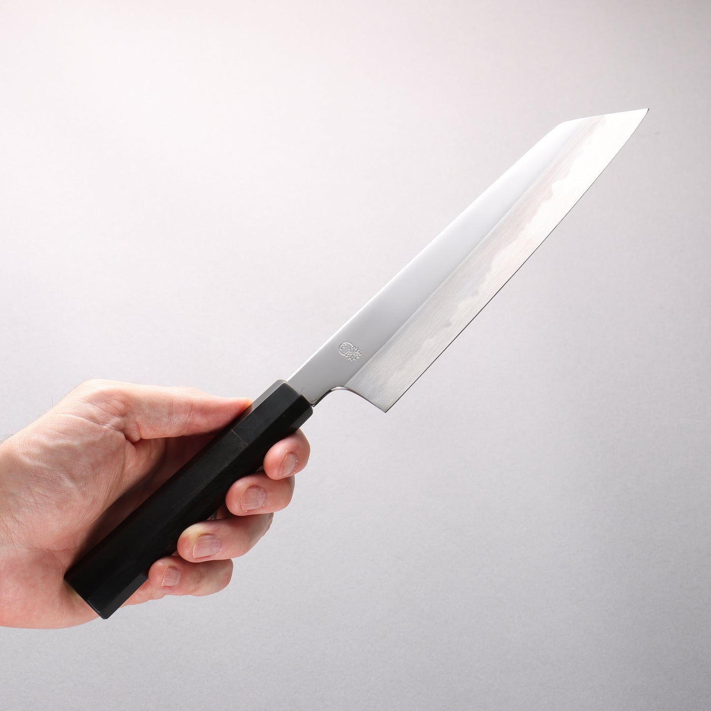 重陽 白鋼 鏡面仕上げ 切付牛刀包丁 210mm 黒檀　(口輪：黒水牛)柄