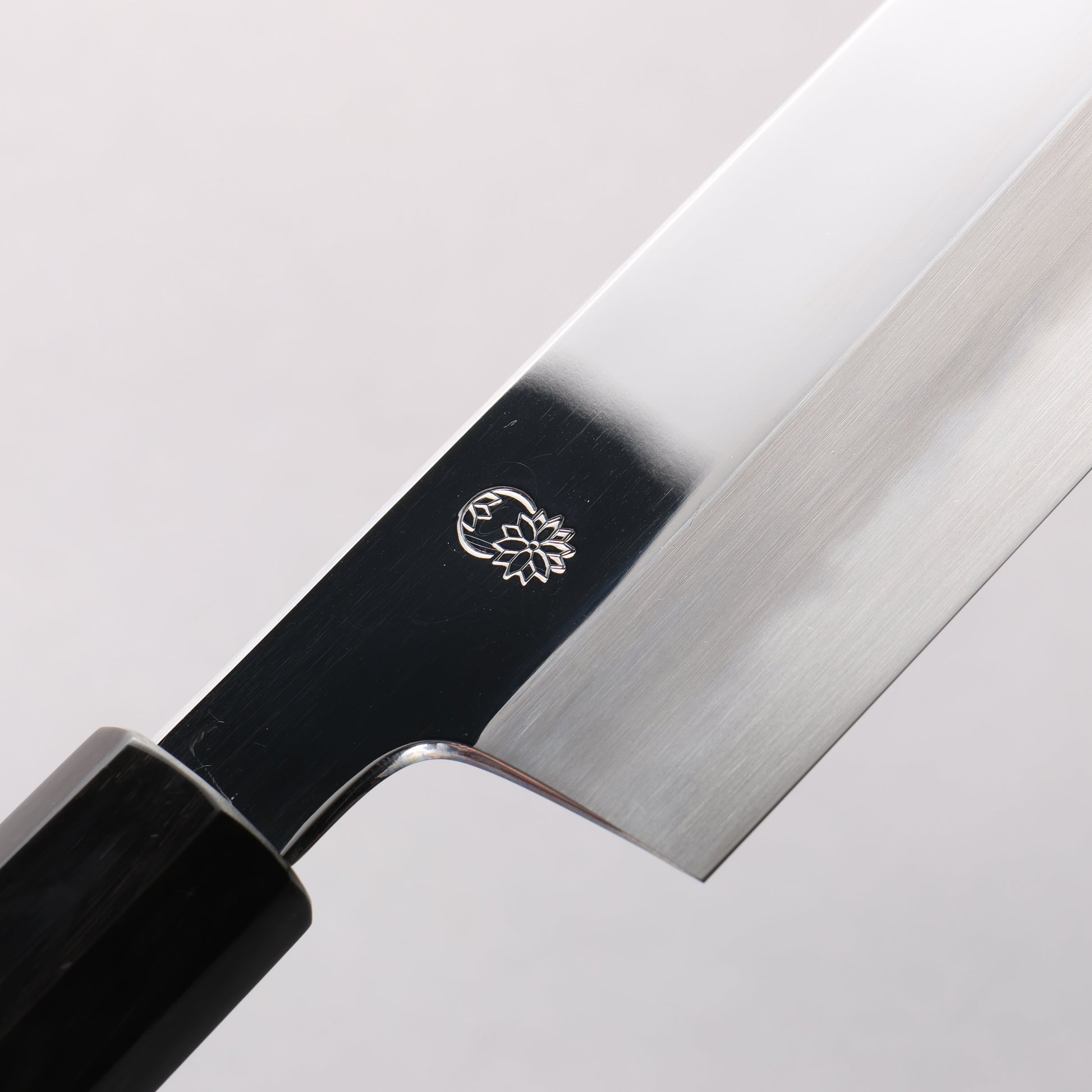 重陽 白鋼 鏡面仕上げ 切付牛刀包丁 270mm 黒檀　(口輪：黒水牛)柄