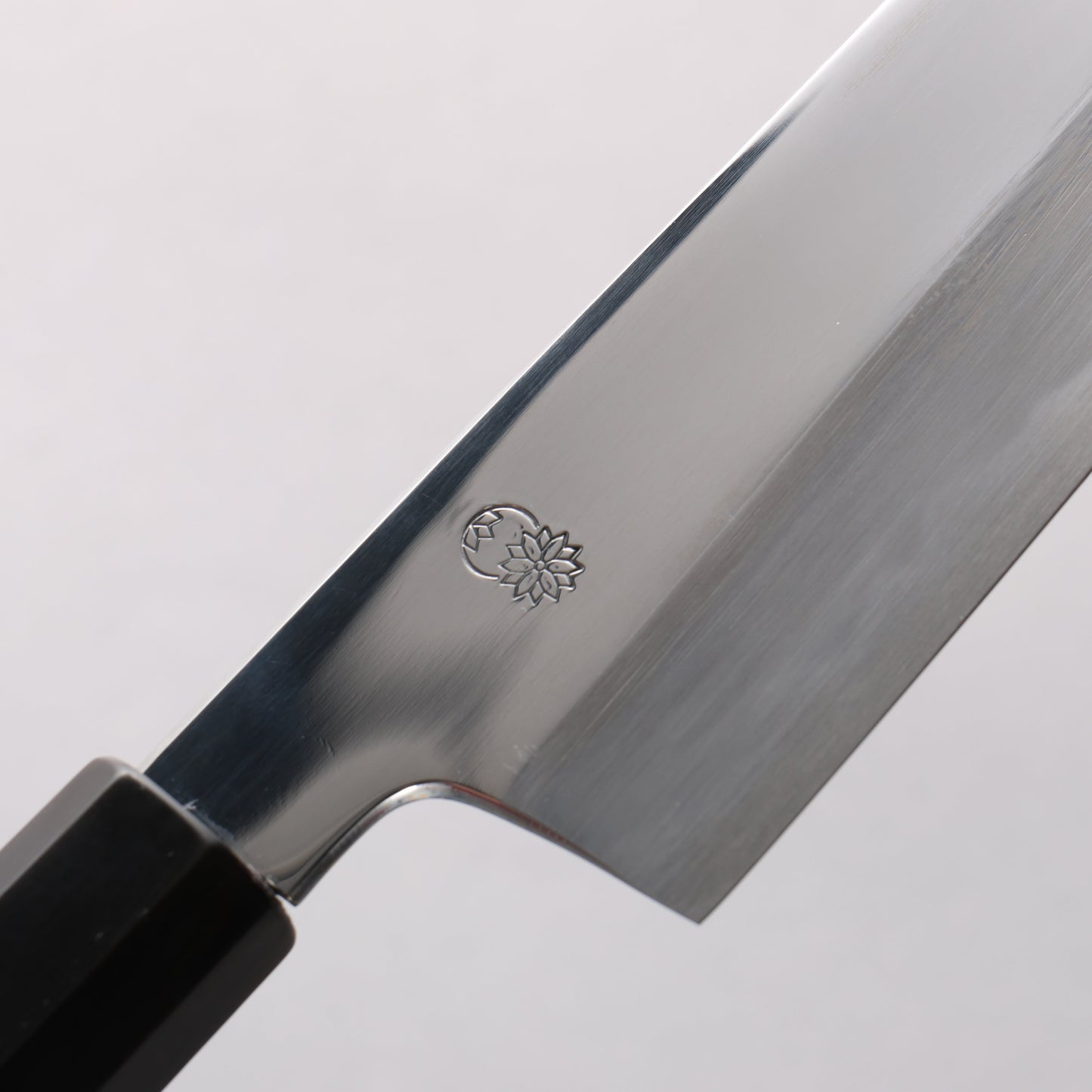 重陽 青一鋼 鏡面仕上げ 牛刀包丁 210mm 黒檀　(口輪：黒水牛)柄