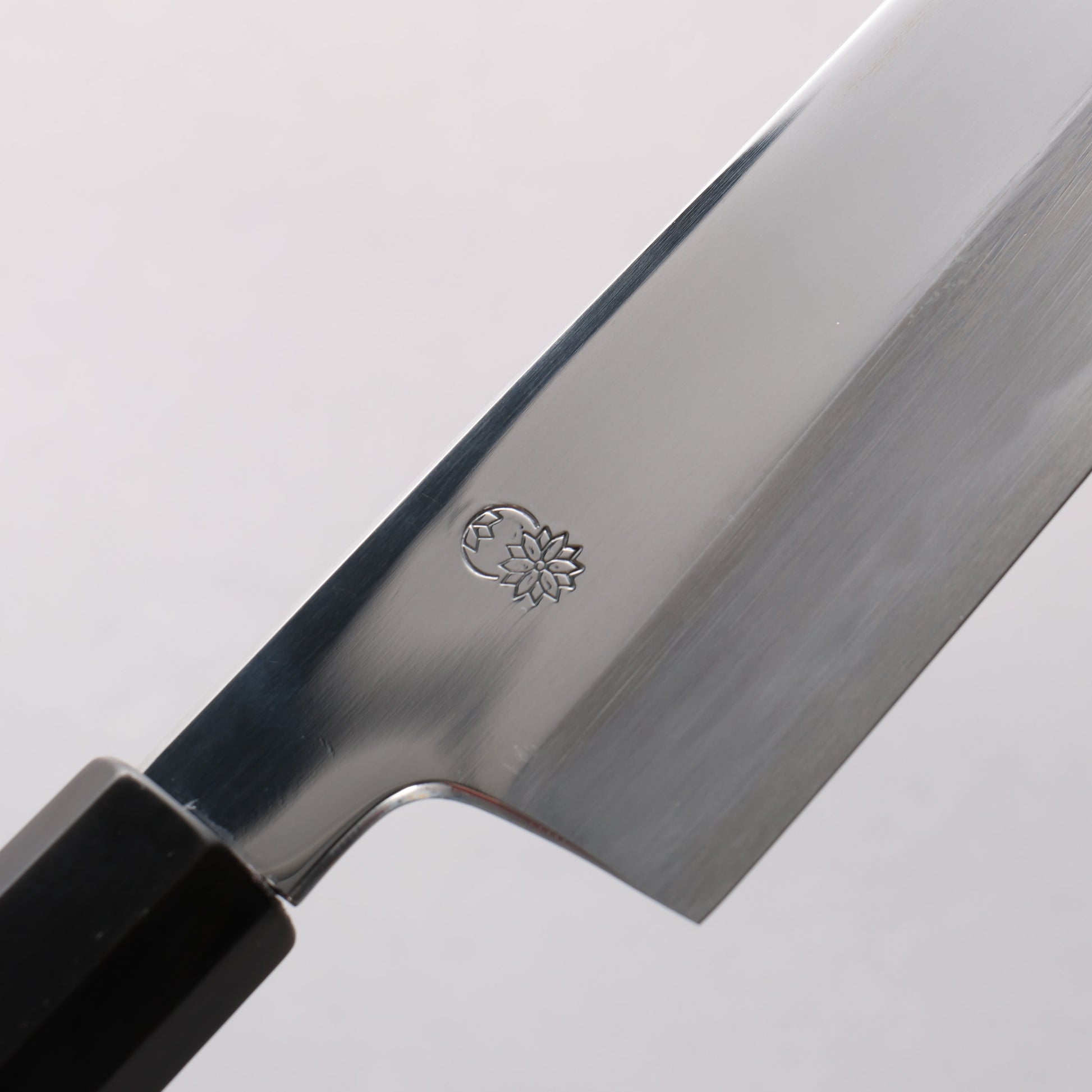 重陽 青一鋼 鏡面仕上げ 牛刀包丁 210mm 黒檀　(口輪：黒水牛)柄