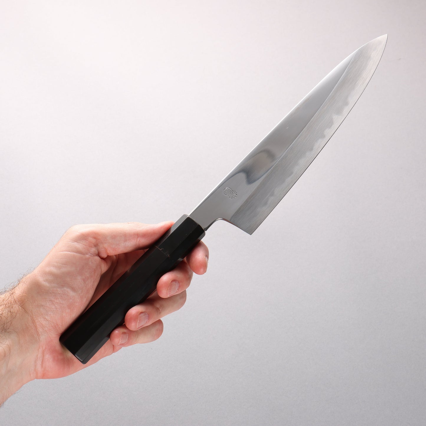 重陽 青一鋼 鏡面仕上げ 牛刀包丁 210mm 黒檀　(口輪：黒水牛)柄