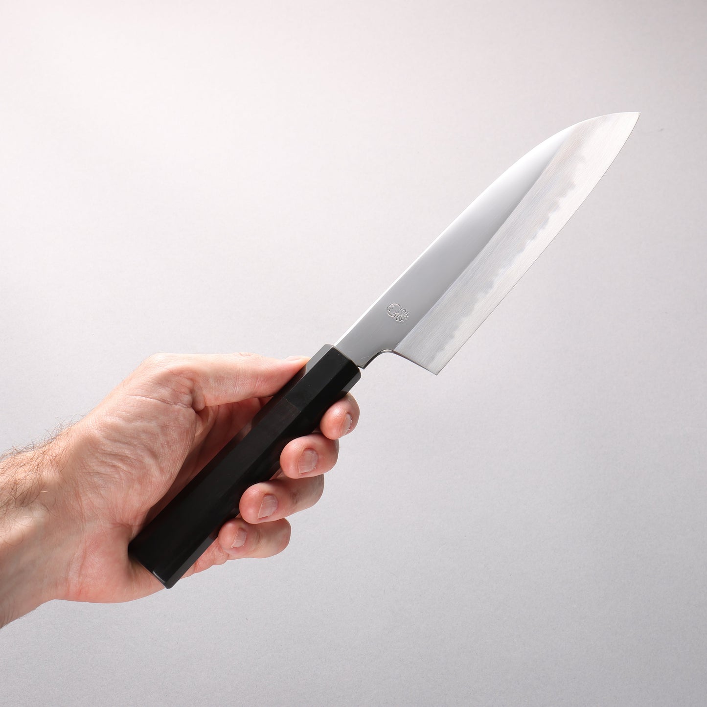 重陽 青一鋼 鏡面仕上げ 三徳包丁 180mm 黒檀　(口輪：黒水牛)柄