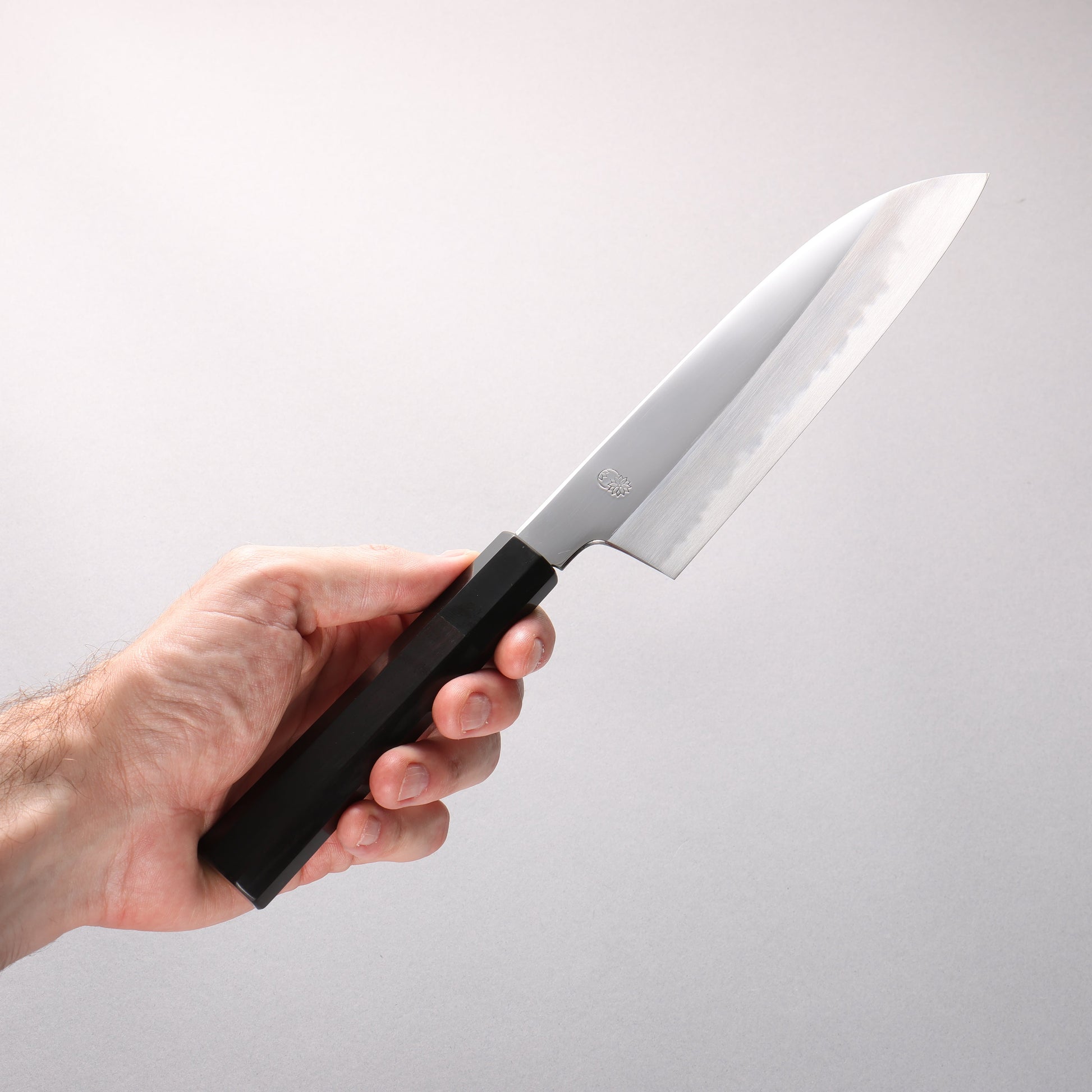 重陽 青一鋼 鏡面仕上げ 三徳包丁 180mm 黒檀　(口輪：黒水牛)柄