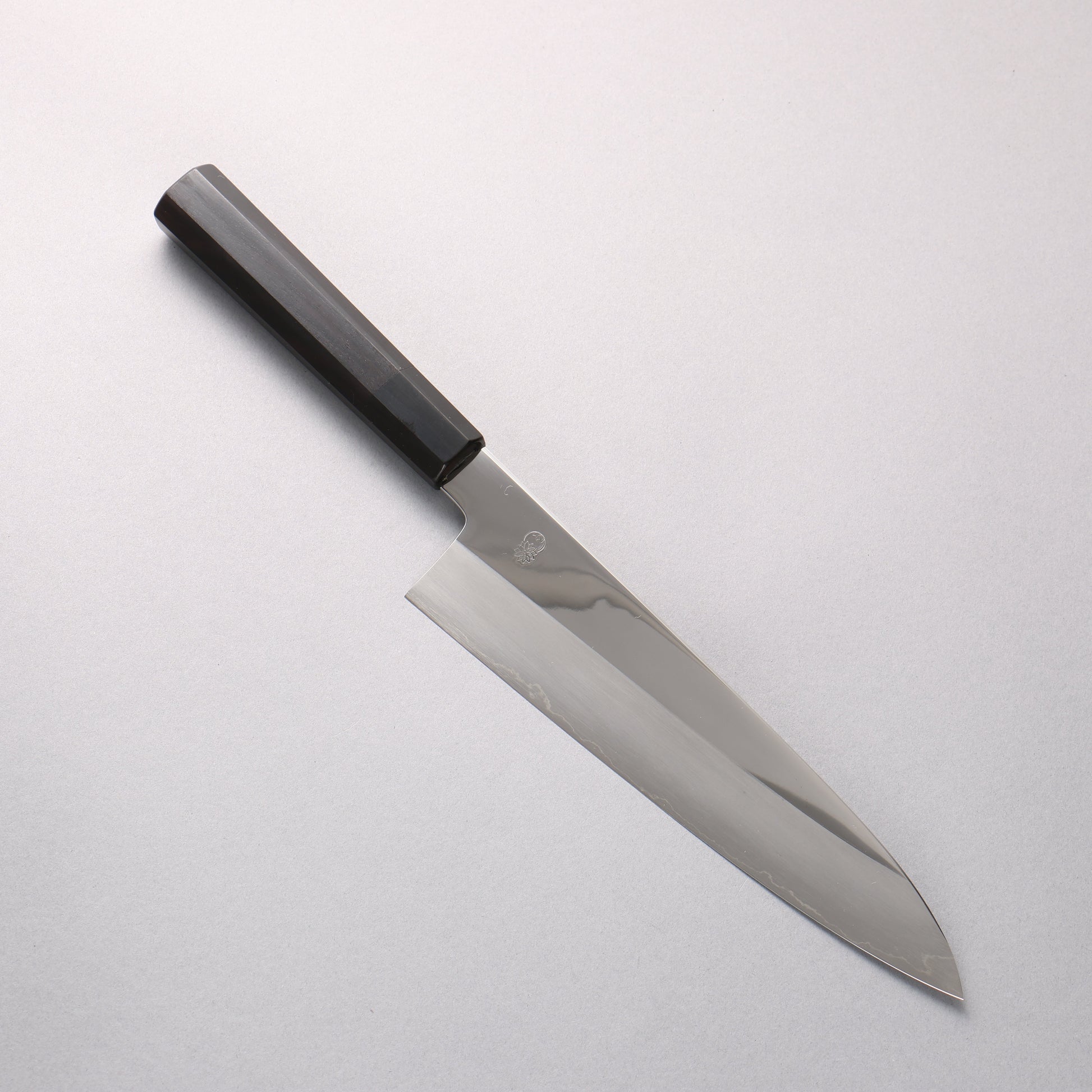 重陽 銀三鋼 鏡面仕上げ 牛刀包丁 210mm 黒檀　(口輪：黒水牛)柄