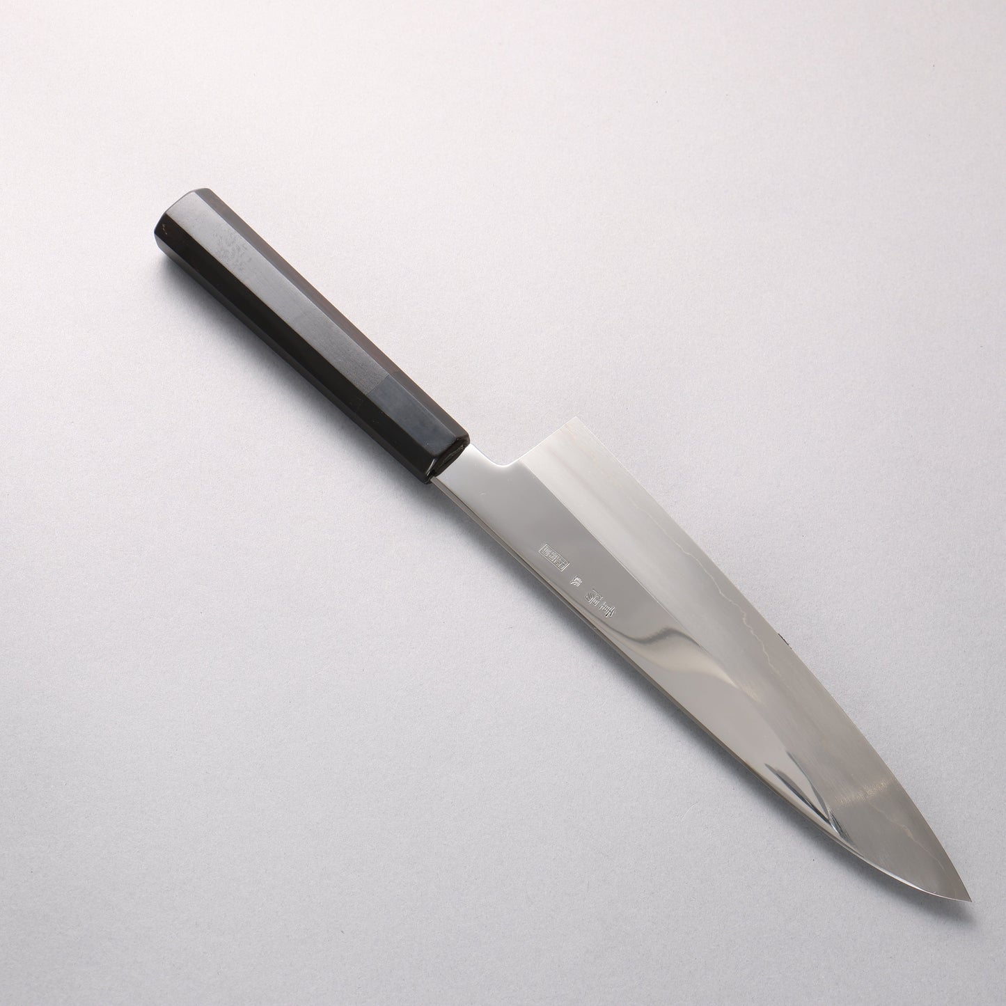 重陽 銀三鋼 鏡面仕上げ 牛刀包丁 210mm 黒檀　(口輪：黒水牛)柄