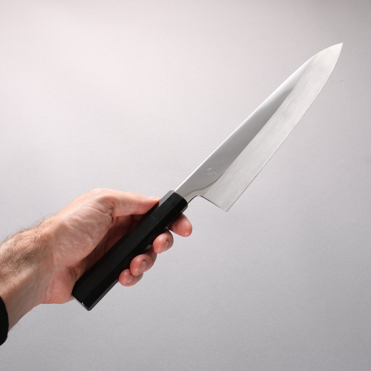 重陽 銀三鋼 鏡面仕上げ 牛刀包丁 240mm 黒檀　(口輪：黒水牛)柄