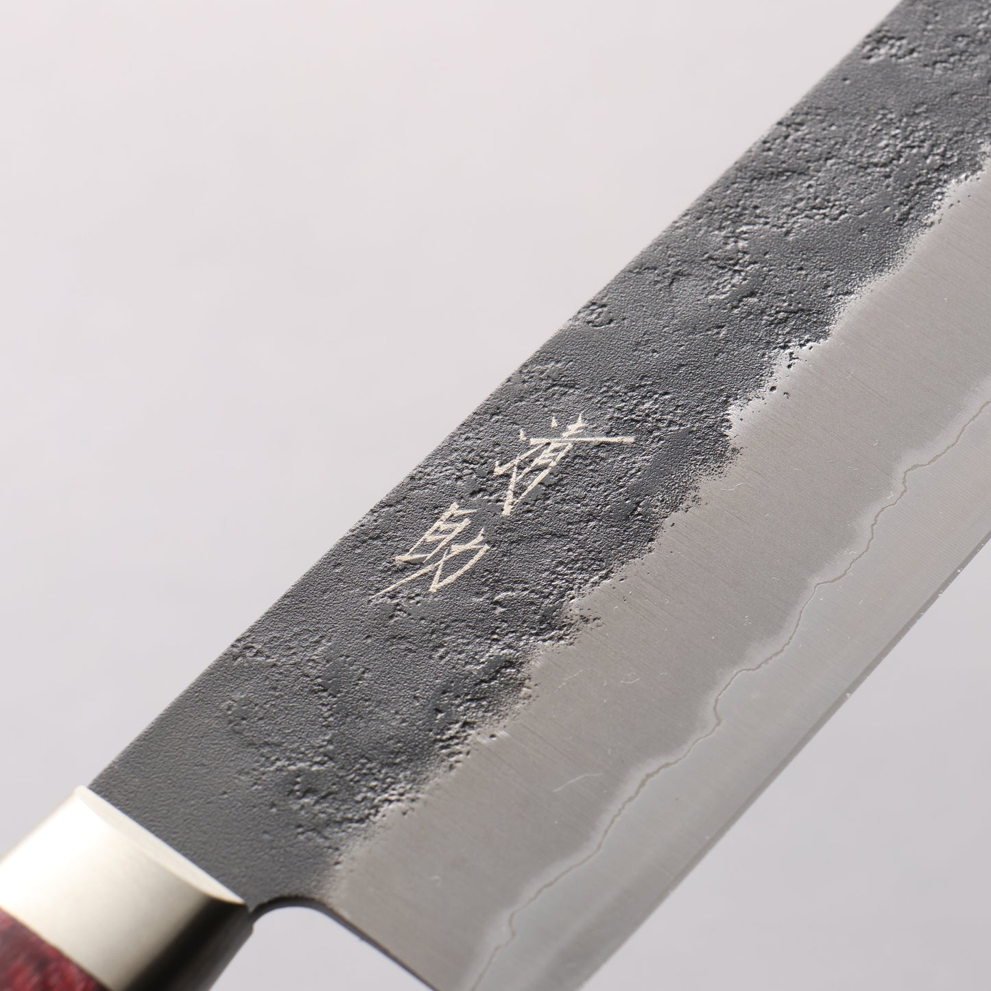 清助 黒梨 青スーパー鋼 梨地 黒打 牛刀包丁 210mm 赤合板柄 - 清助刃物