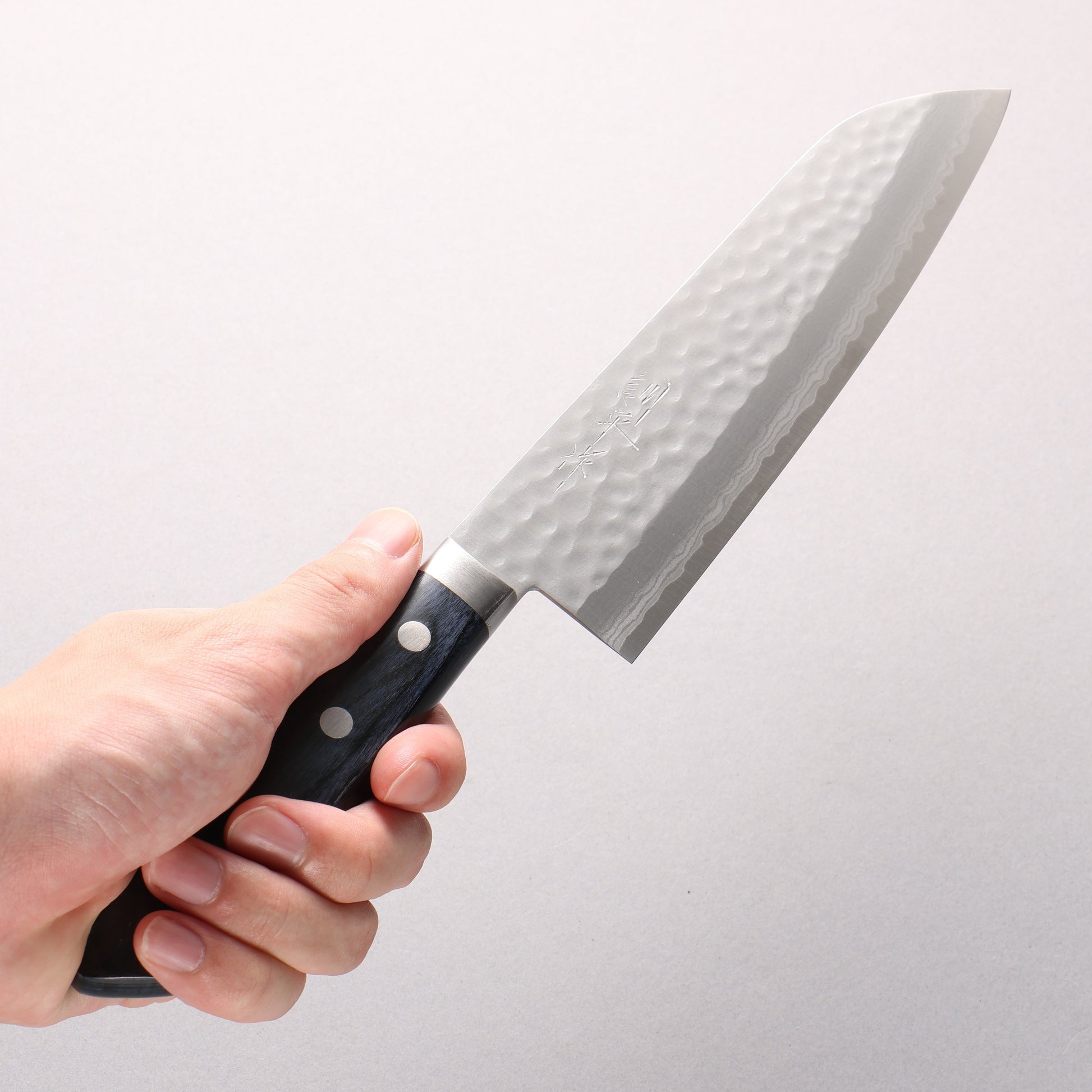訓平 刻流（こくりゅう） V金10号 鎚目 ダマスカス 三徳包丁 170mm 合板 (紺色)柄 - 清助刃物