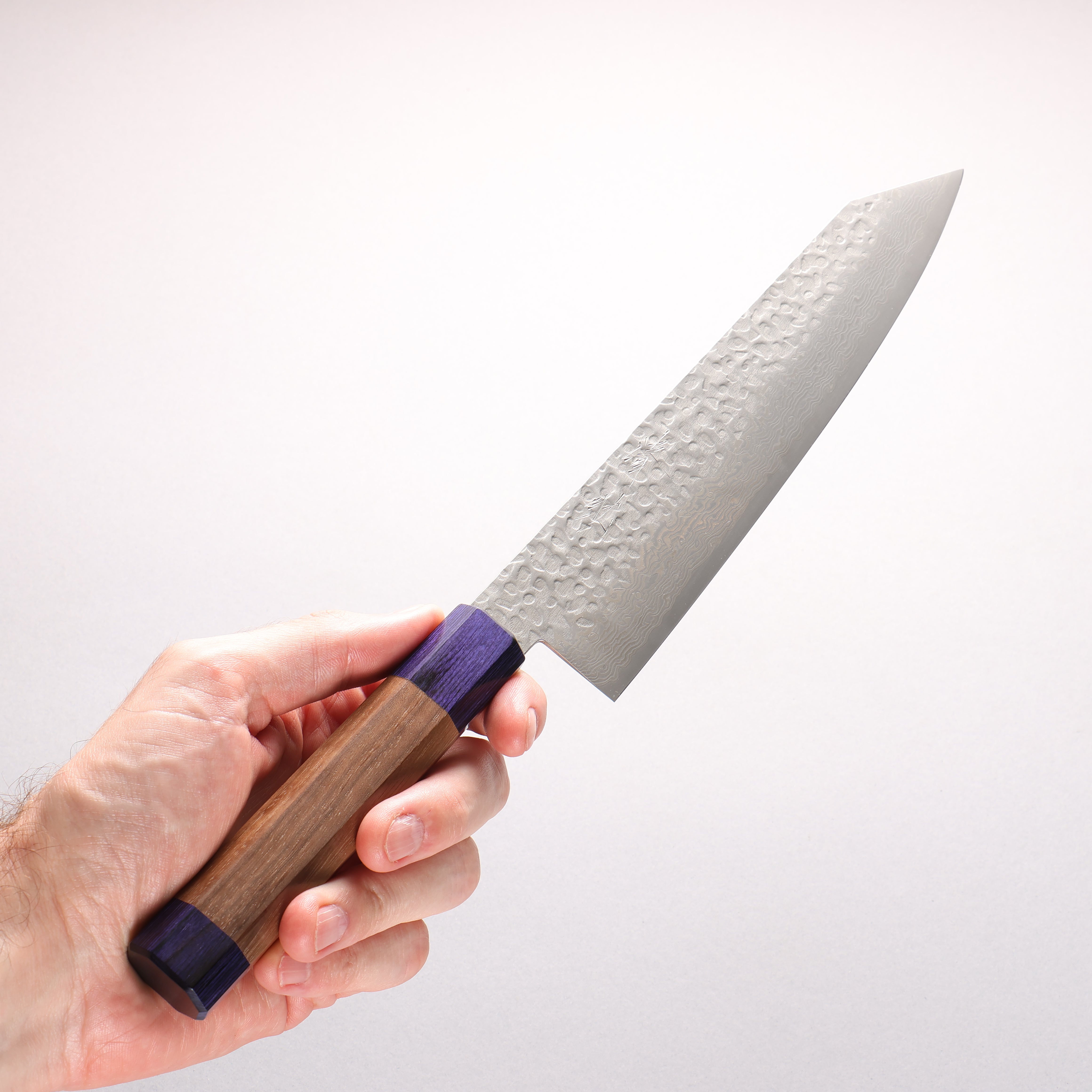 清助 銀三鋼 鎚目 ダマスカス マット 切付牛刀包丁 210mm ウォルナット (両側青口輪)柄 - 清助刃物