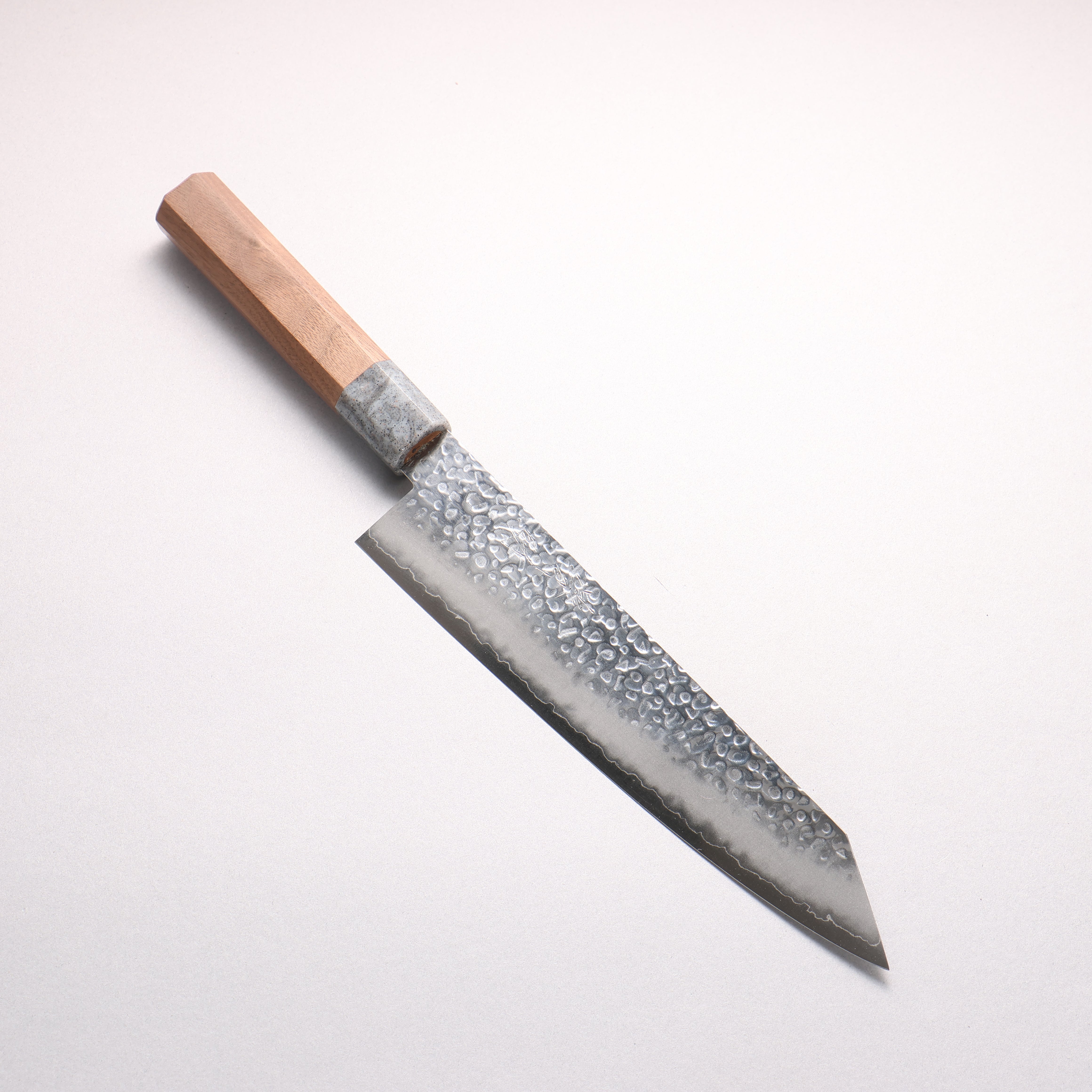 清助 銀三鋼 鎚目 切付牛刀包丁 210mm ウォールナット（口輪：グレー樹脂）柄 - 清助刃物