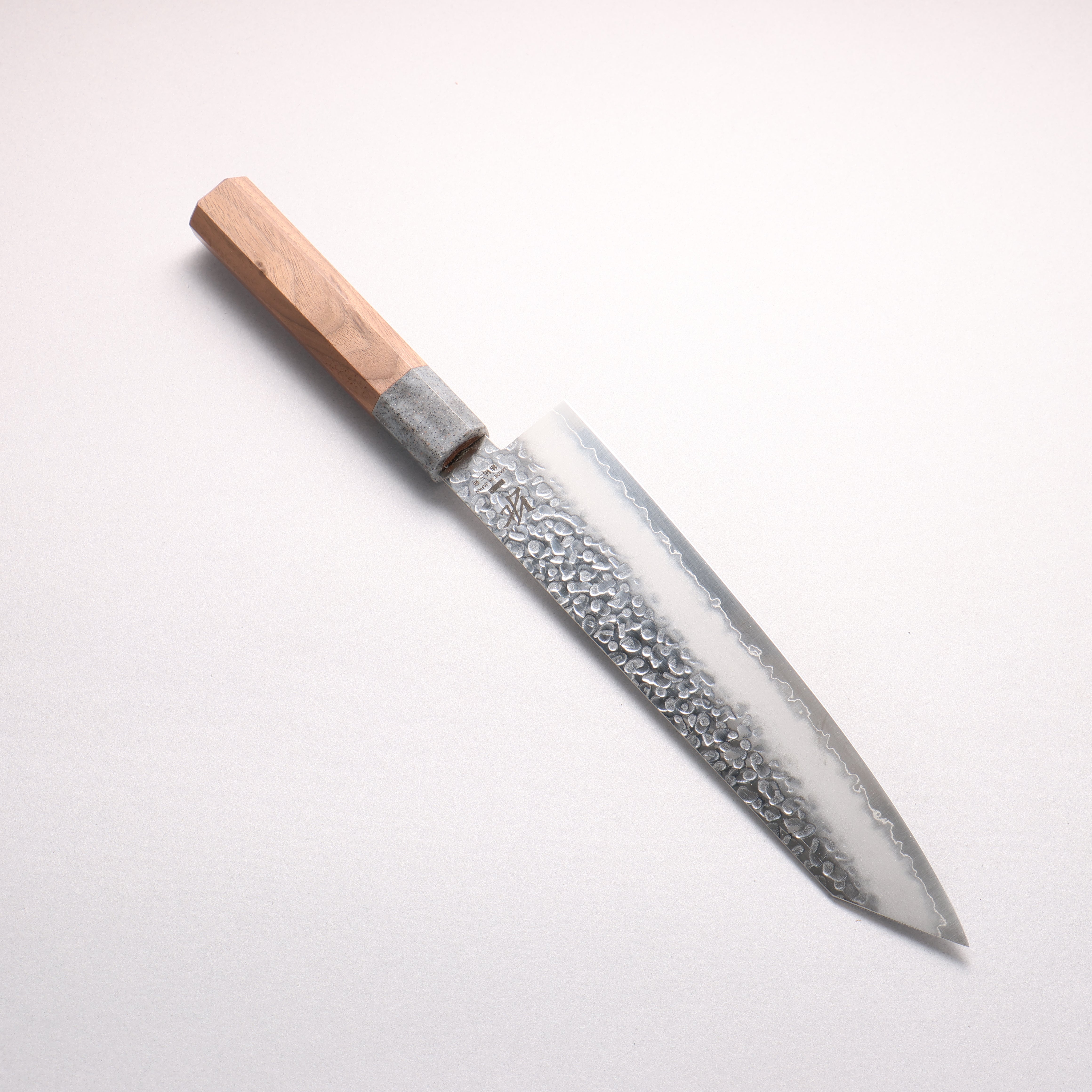 清助 銀三鋼 鎚目 切付牛刀包丁 210mm ウォールナット（口輪：グレー樹脂）柄 - 清助刃物