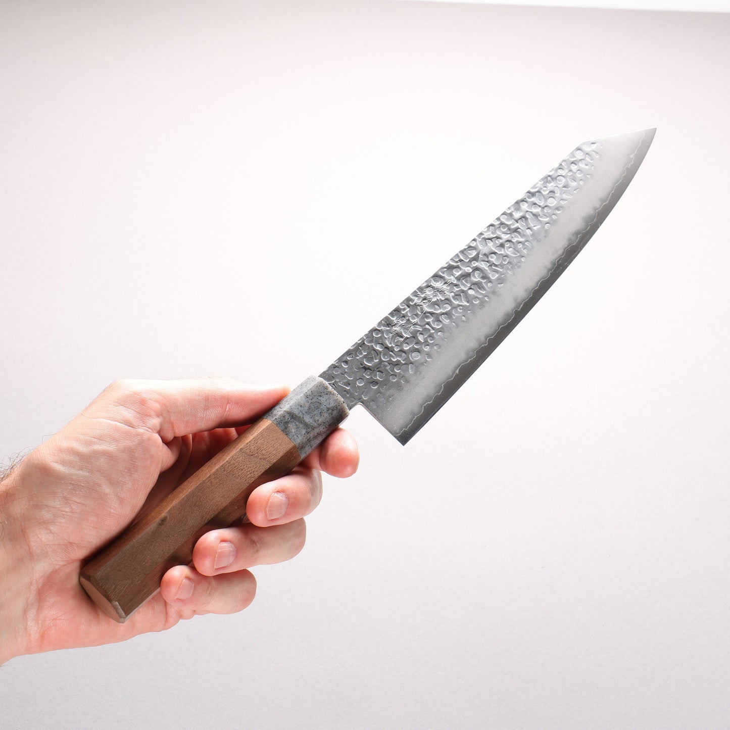 清助 銀三鋼 鎚目 切付牛刀包丁 210mm ウォールナット（口輪：グレー樹脂）柄