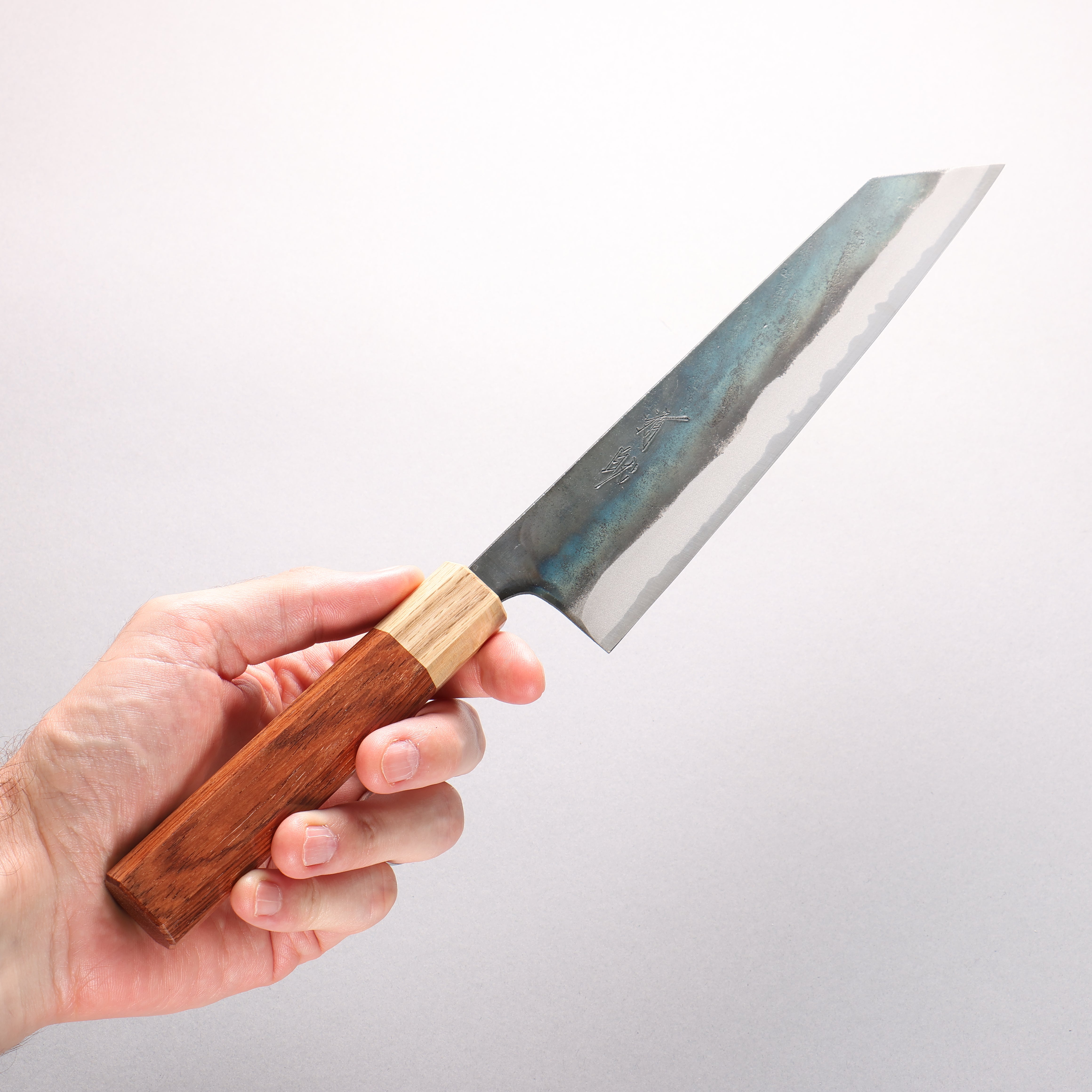 清助 青スーパー鋼 黒仕上げ 切付牛刀包丁 210mm 紫檀 (口輪：樫)柄 - 清助刃物