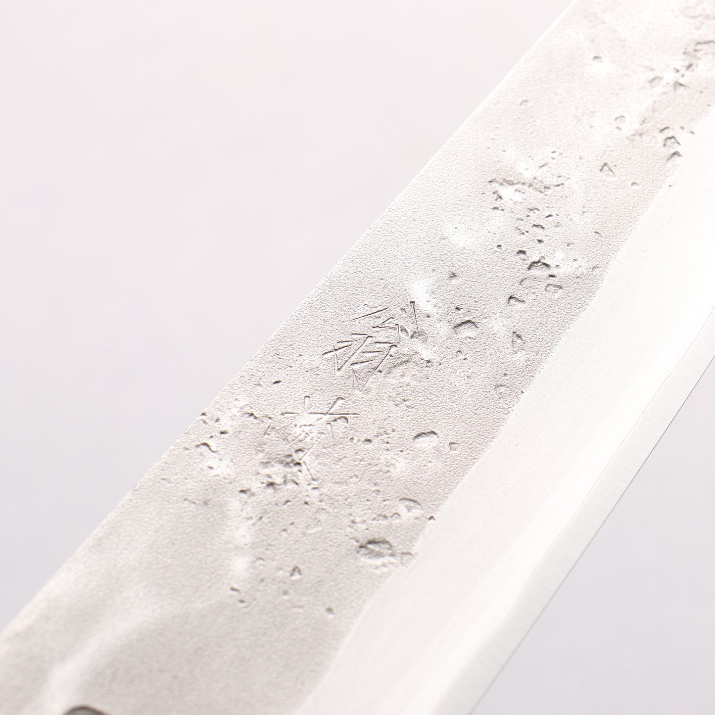 翁流 SLD鋼 梨地 切付牛刀包丁 200mm 樫　（煙黒）柄