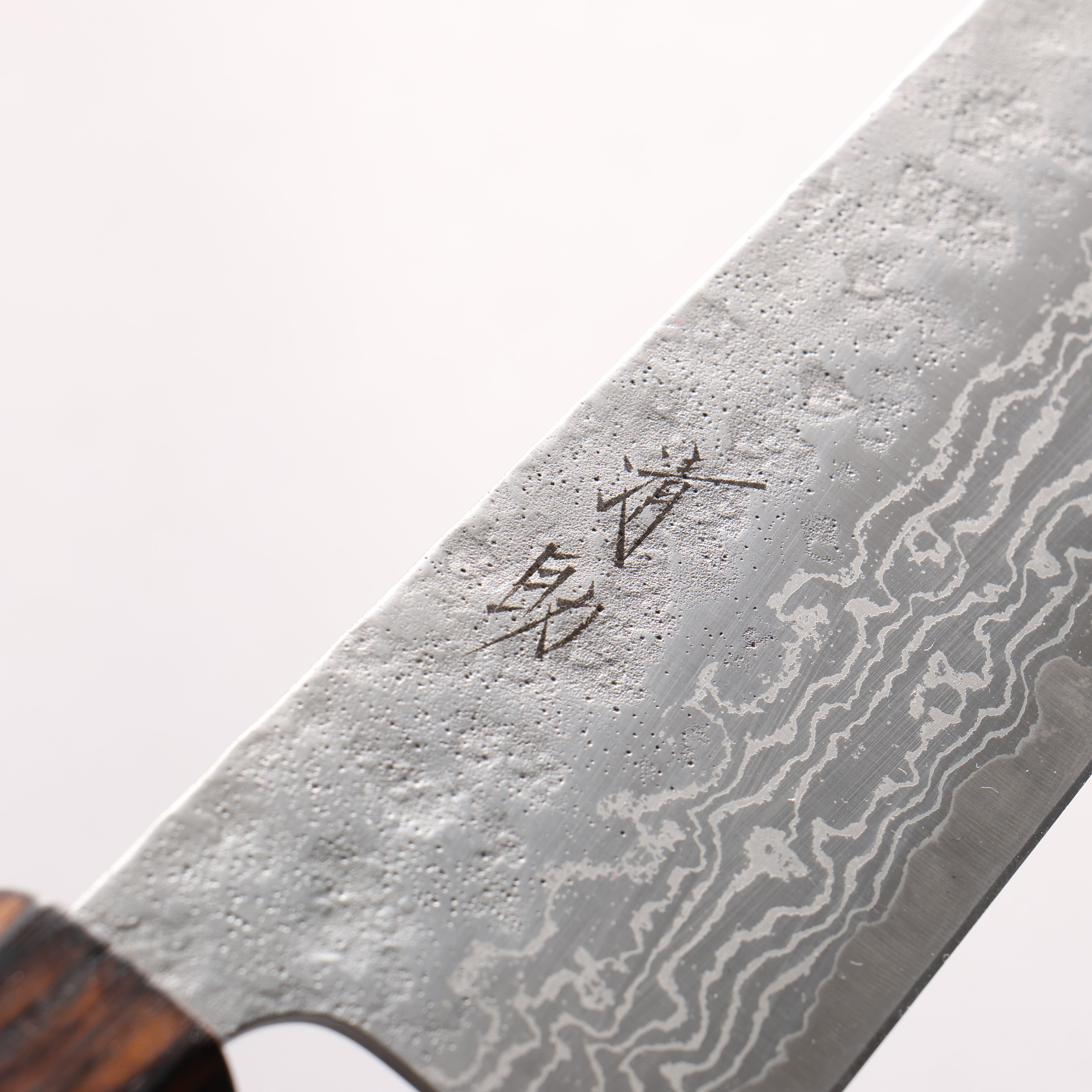清助 ステンレス 440C 鎚目 ダマスカス マット 牛刀包丁 240mm 樫焼柄 - 清助刃物
