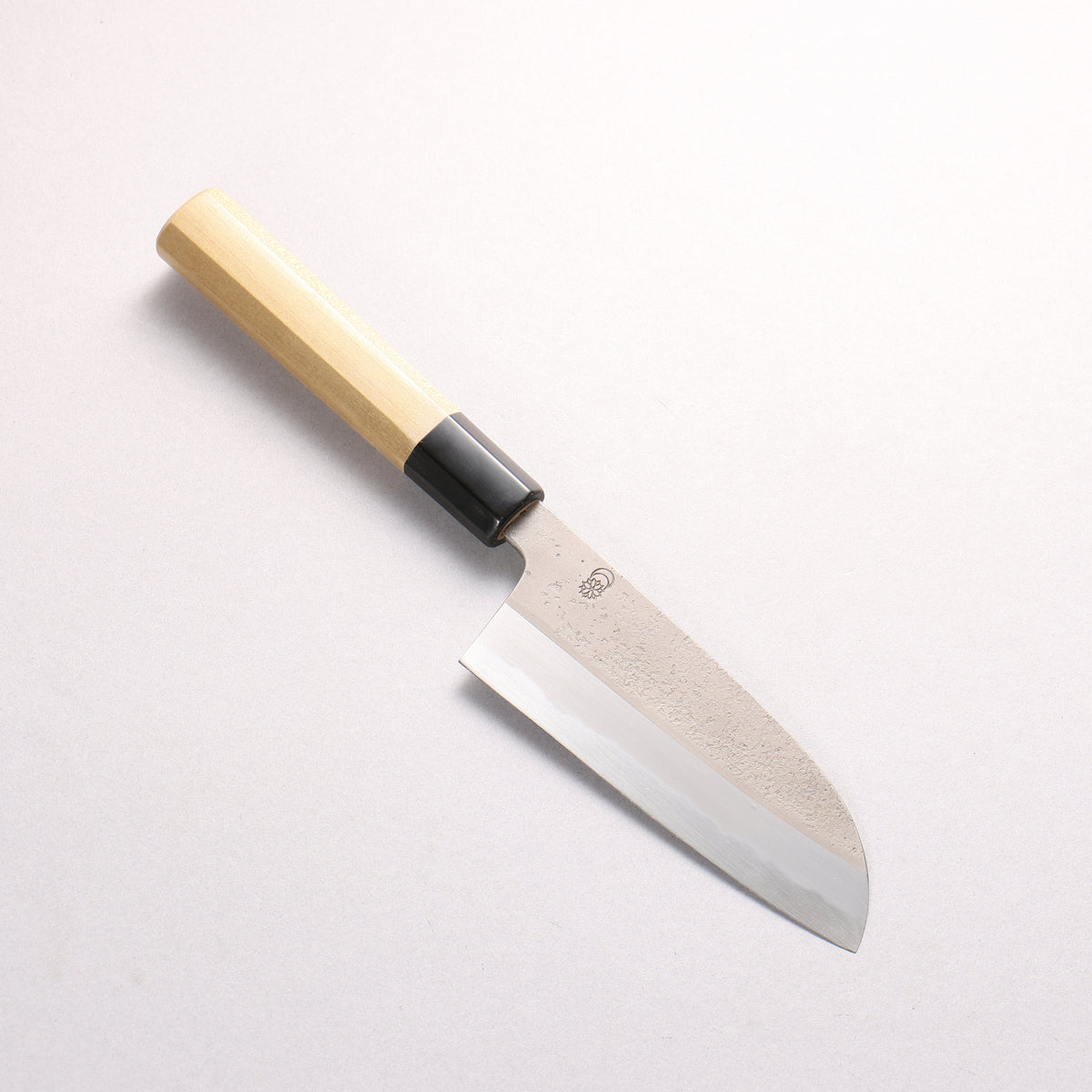 菊月 白ニ鋼 梨地 三徳包丁 130mm 朴 (口輪：水牛)柄