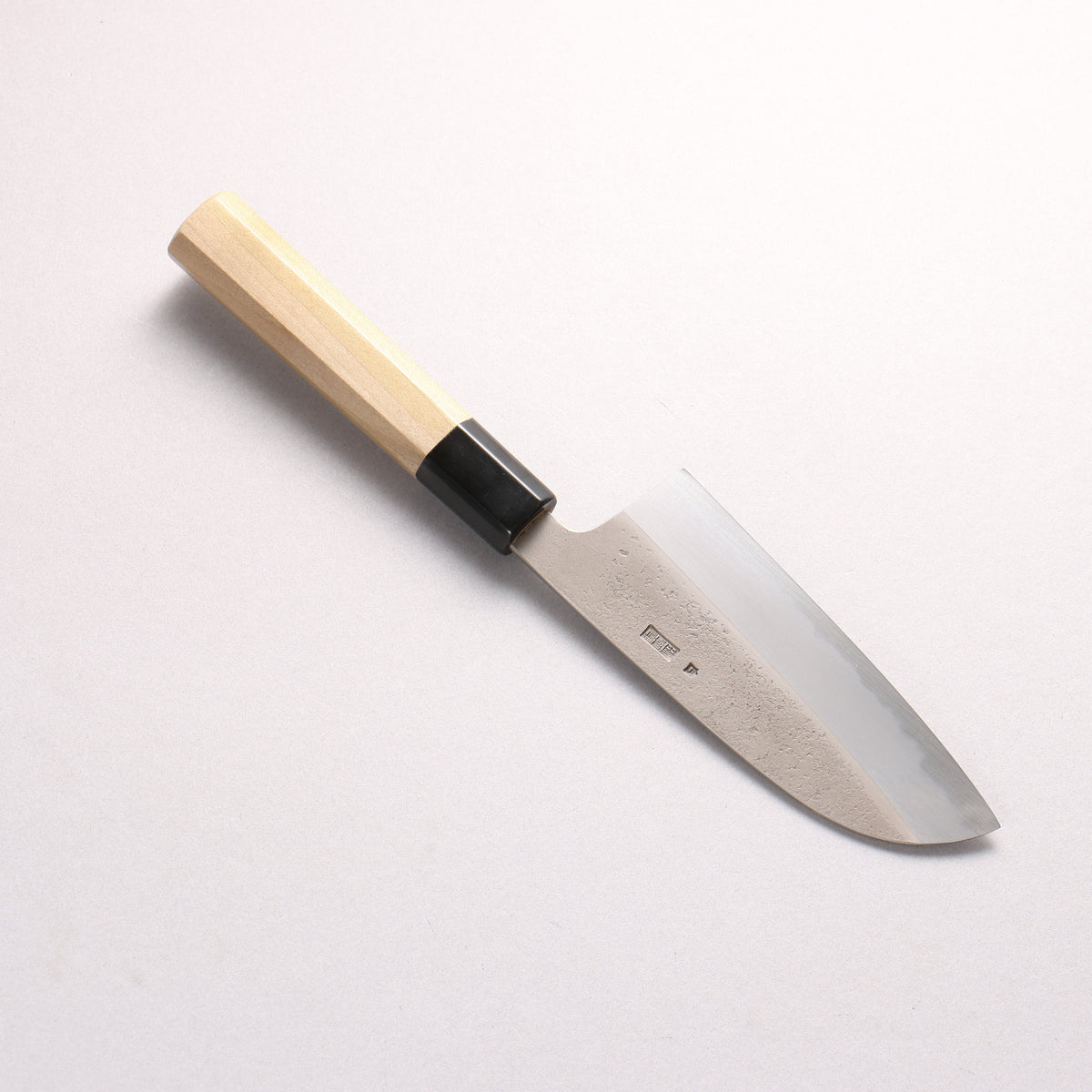 菊月 白ニ鋼 梨地 三徳包丁 130mm 朴 (口輪：水牛)柄