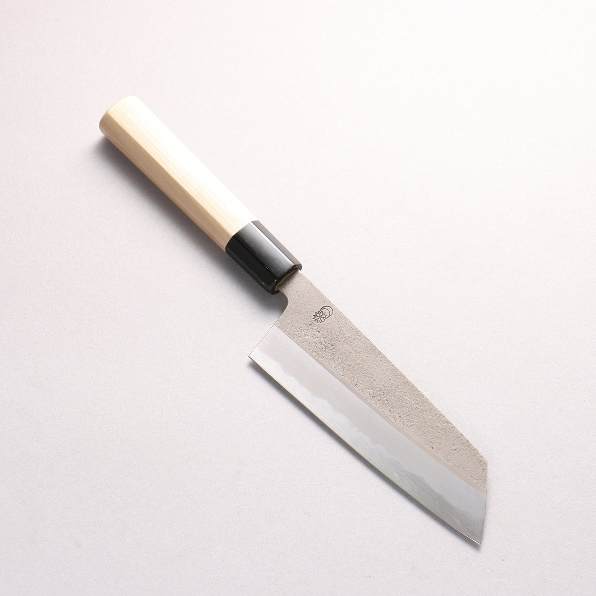 菊月 白ニ鋼 梨地 切付三徳包丁 150mm 朴 (口輪：水牛)柄