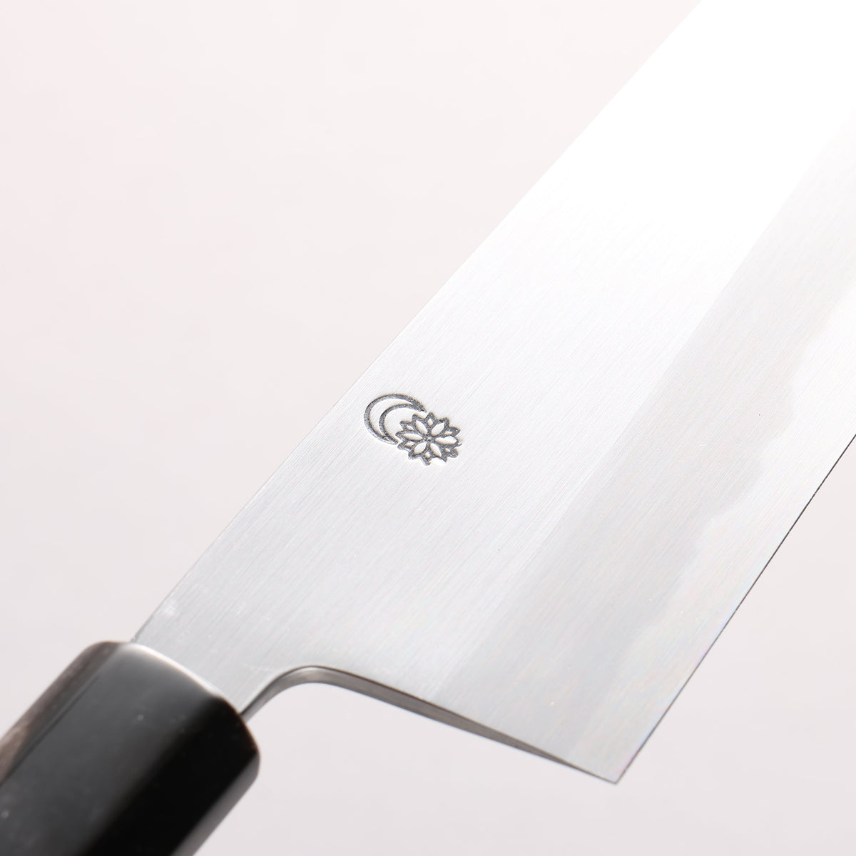 菊月 白ニ鋼 霞研 切付三徳包丁 150mm 朴 (口輪：水牛)柄