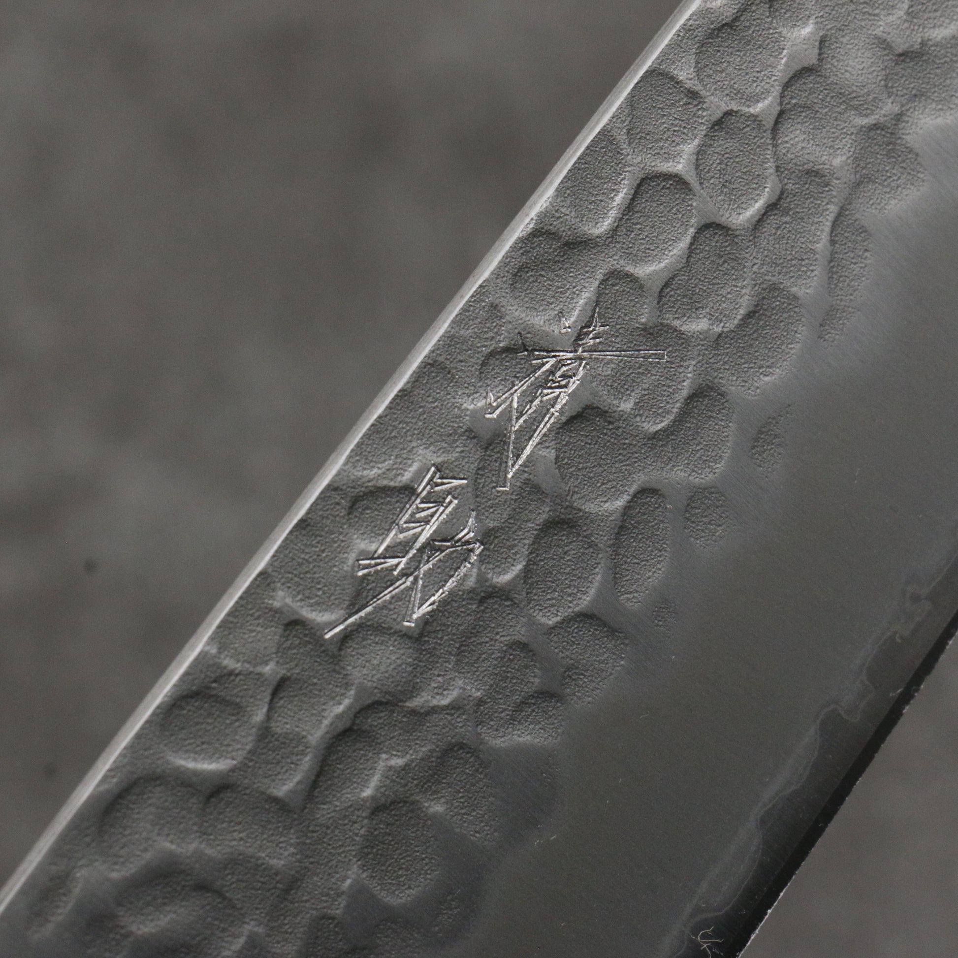 清助 青スーパー鋼 鎚目 牛刀包丁 210mm 赤合板柄 - 清助刃物