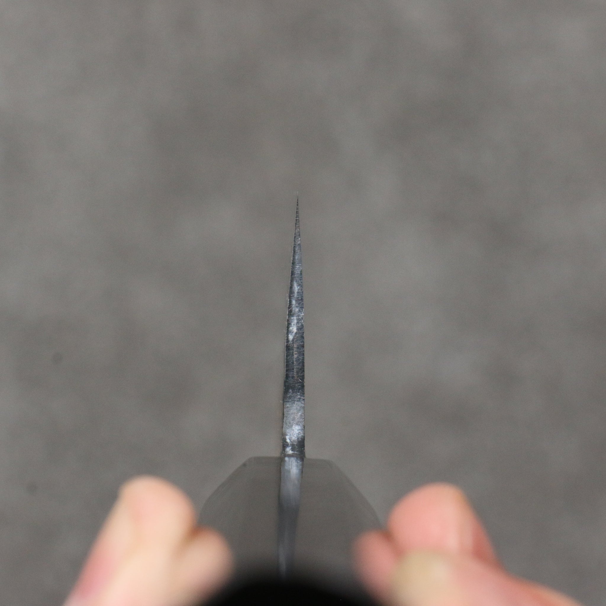 堺 孝行 窪田金彫刻 手鞠 白ニ鋼 黒仕上げ 三徳包丁 180mm 黒檀柄 - 清助刃物