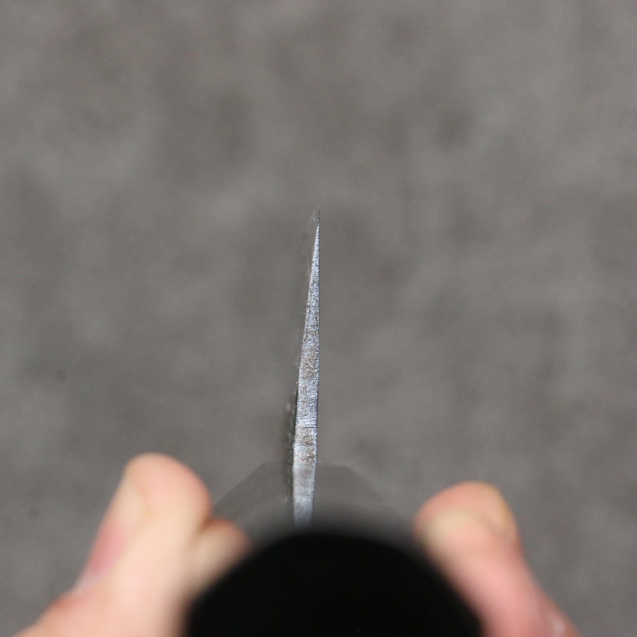 堺 孝行 窪田金彫刻 金剛力士 白ニ鋼 黒仕上げ 牛刀包丁 210mm 黒檀柄 - 清助刃物