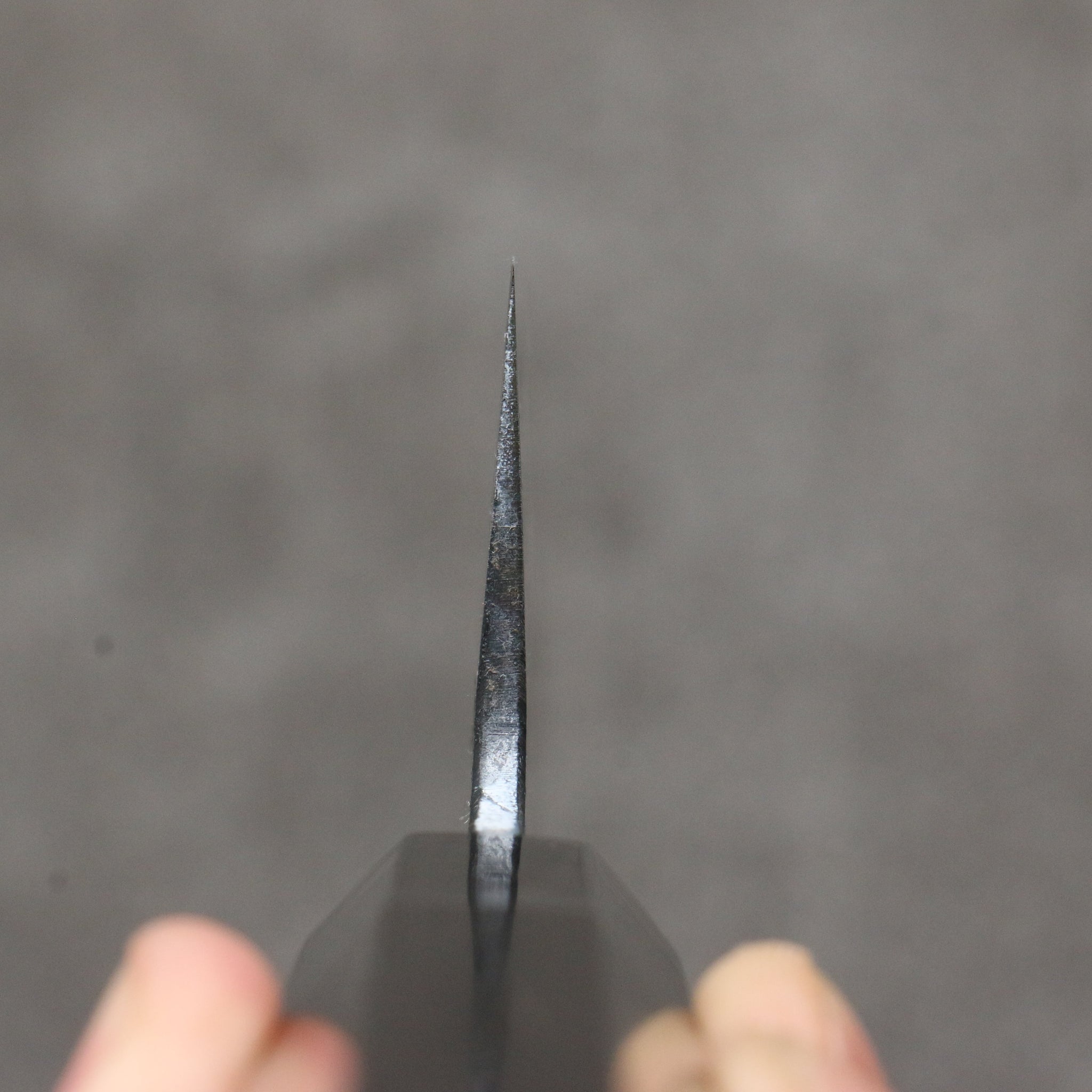 堺 孝行 窪田金彫刻 五重塔 白ニ鋼 黒仕上げ 牛刀包丁 240mm 黒檀柄 - 清助刃物