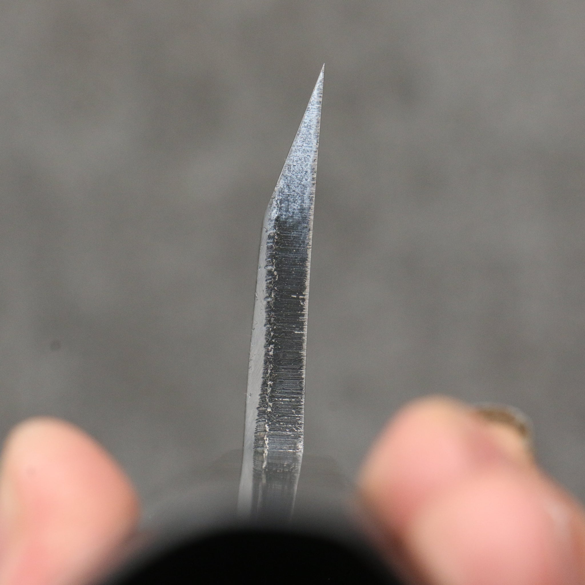 堺 孝行 窪田金彫刻 一登竜門 白ニ鋼 黒仕上げ 出刃包丁 180mm 黒檀柄 - 清助刃物