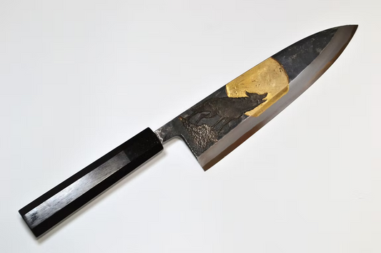 堺 孝行 窪田金属飾刻 遠吠え 白ニ鋼 黒仕上げ 出刃包丁 210mm 黒檀 (口輪：黒水牛銀輪)柄 - 清助刃物