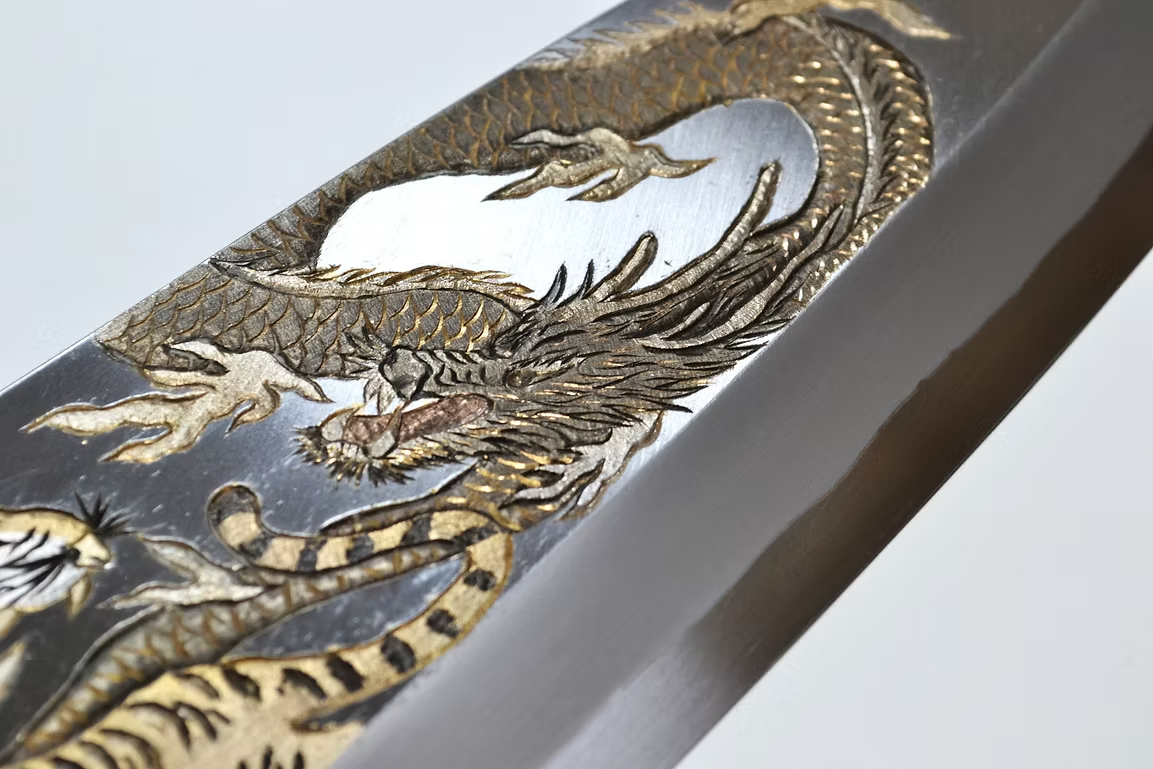堺 孝行 窪田金属飾刻 竜驤虎視 白鋼 霞研 出刃包丁 300mm 朴 (口輪：水牛)柄