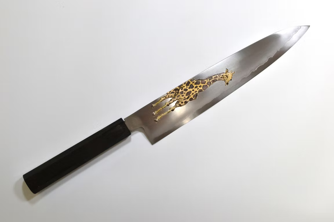 堺 孝行 窪田金属飾刻 麒麟 銀三鋼 牛刀包丁 240mm 黒檀　(口輪：黒水牛銀輪)柄