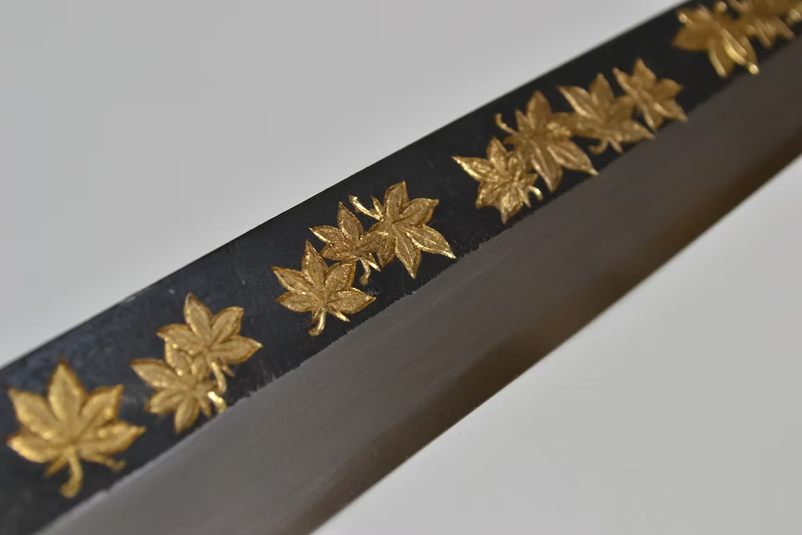 堺 孝行 窪田金彫刻 紅葉 白ニ鋼 黒仕上げ 柳刃包丁 270mm 黒檀　(口輪：黒水牛銀輪)柄