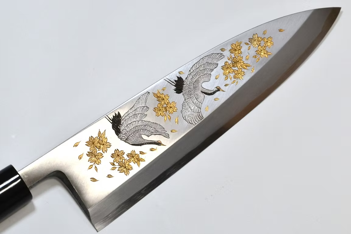 堺 孝行 窪田金属飾刻 舞鶴 白鋼 霞研 出刃包丁 240mm 朴 (口輪：水牛)柄