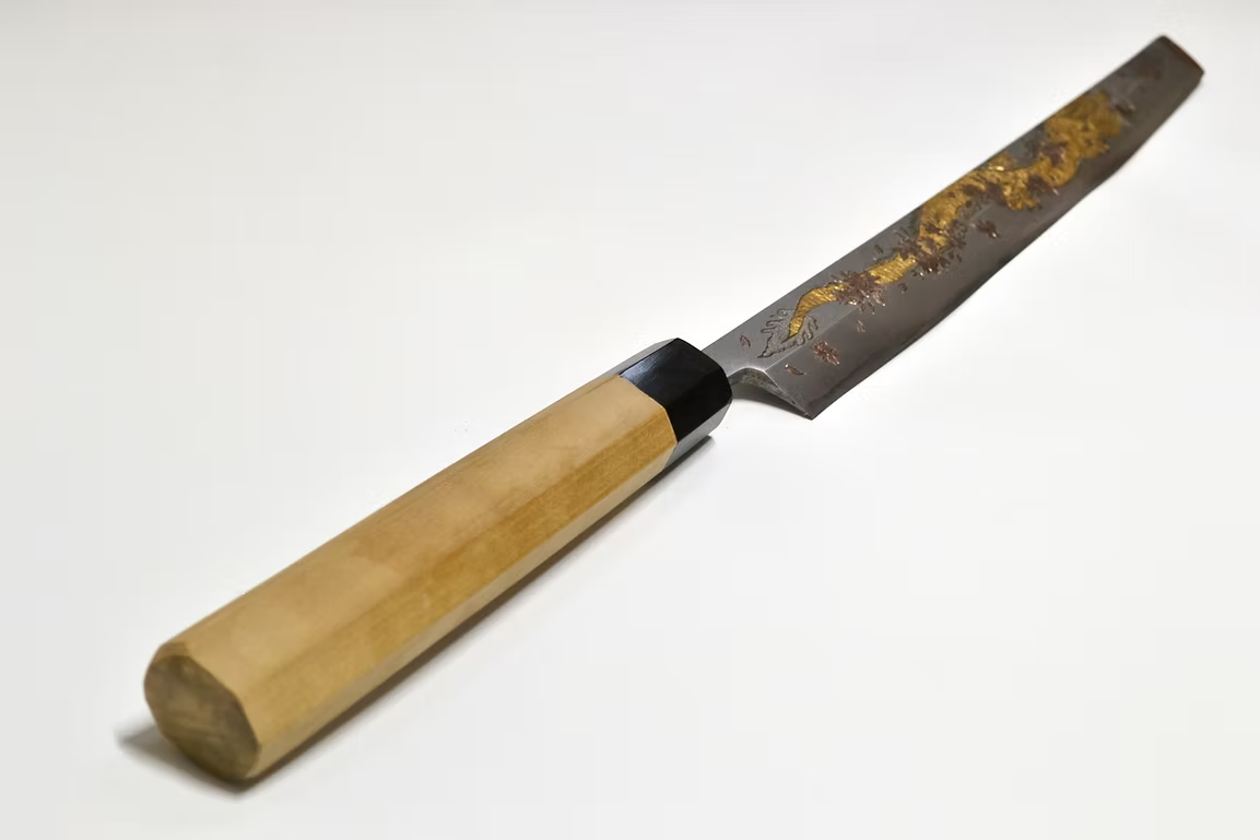 堺 孝行 窪田金属飾刻 諸行無常 白ニ鋼 霞研 まぐろ切り包丁 450mm 朴 (口輪：水牛)柄