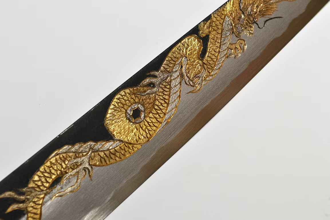 堺 孝行 窪田金属飾刻 天龍 白ニ鋼 黒仕上げ 筋引包丁 240mm 黒檀　(口輪：黒水牛銀輪)柄