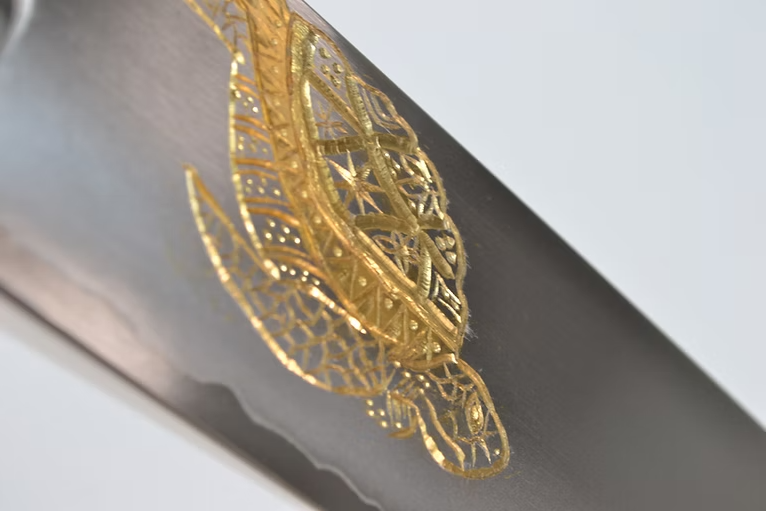 堺 孝行 窪田金彫刻 ウミガメ 銀三鋼 三徳包丁 180mm 黒檀　(口輪：黒水牛銀輪)柄