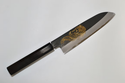 堺 孝行 窪田金彫刻 天馬 白ニ鋼 黒仕上げ 三徳包丁 180mm 黒檀 (口輪：黒水牛銀輪)柄 - 清助刃物