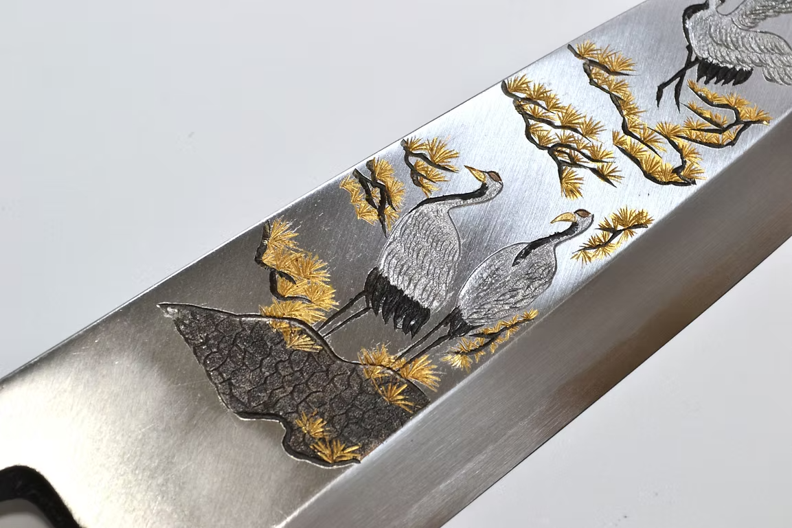 堺 孝行 窪田金属飾刻 松鶴 白鋼 霞研 出刃包丁 240mm 朴 (口輪：水牛)柄