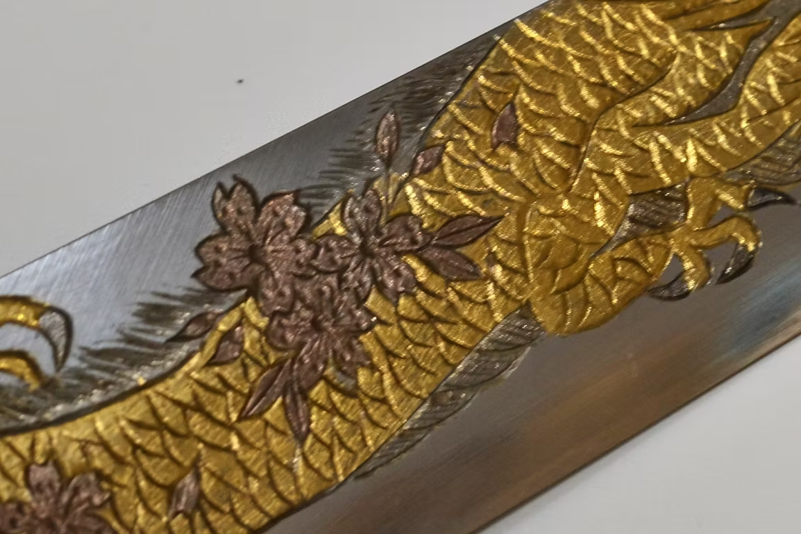 堺 孝行 窪田金属飾刻 諸行無常 白ニ鋼 霞研 まぐろ切り包丁 450mm 朴 (口輪：水牛)柄