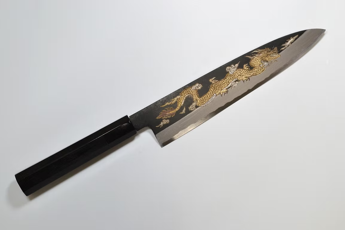 堺 孝行 窪田金属飾刻 雲龍 白ニ鋼 黒仕上げ 牛刀包丁 240mm 黒檀　(口輪：黒水牛銀輪)柄