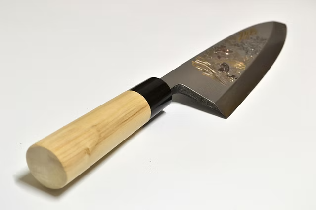 堺 孝行 窪田金属飾刻 鯉の滝登り 白鋼 霞研 出刃包丁 240mm 朴 (口輪：水牛)柄